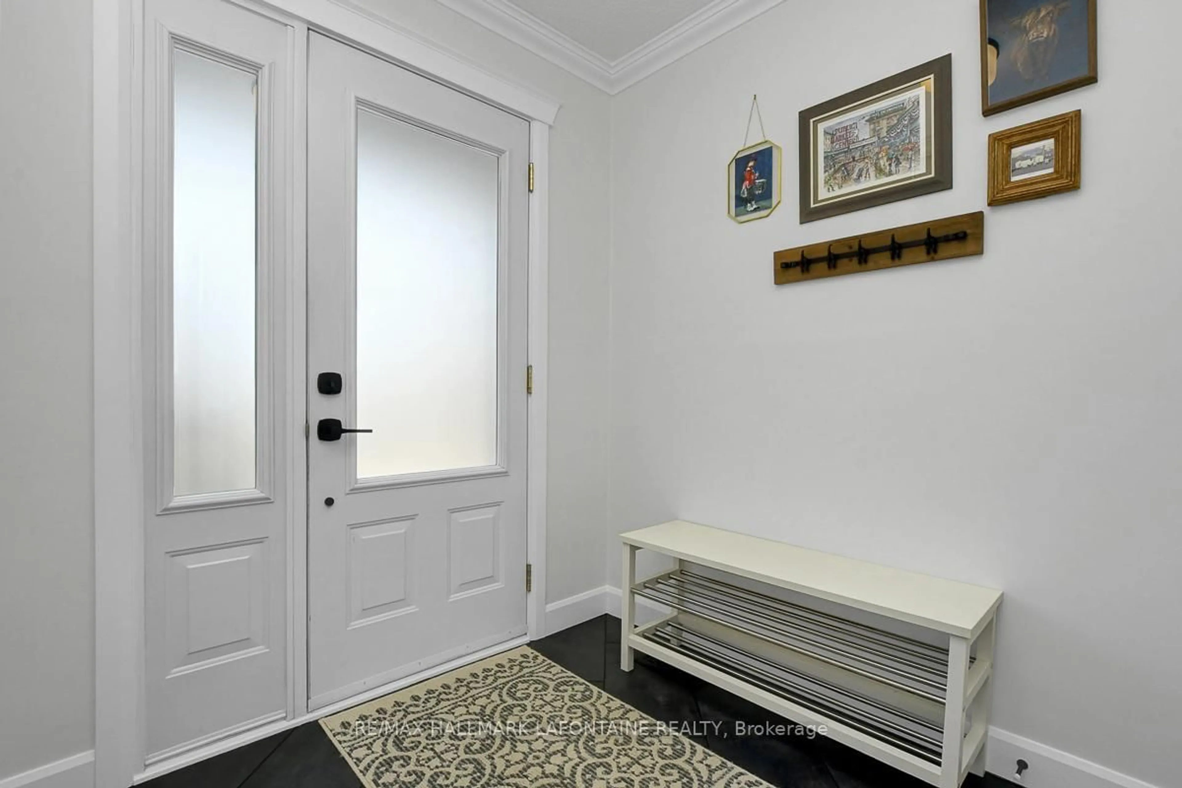 Indoor entryway for 1255 Laurier St, Clarence-Rockland Ontario K4K 1C4
