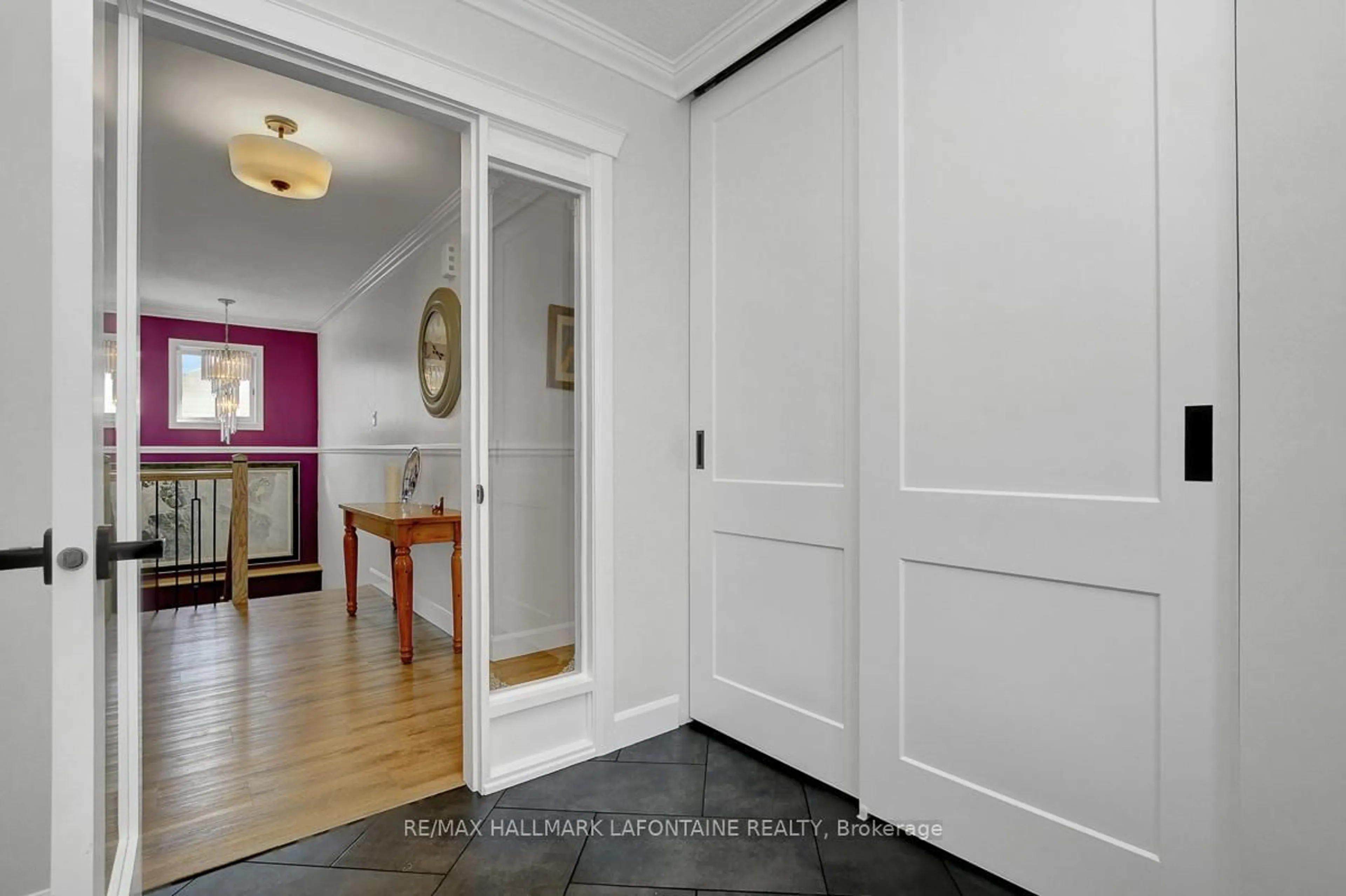 Indoor entryway for 1255 Laurier St, Clarence-Rockland Ontario K4K 1C4