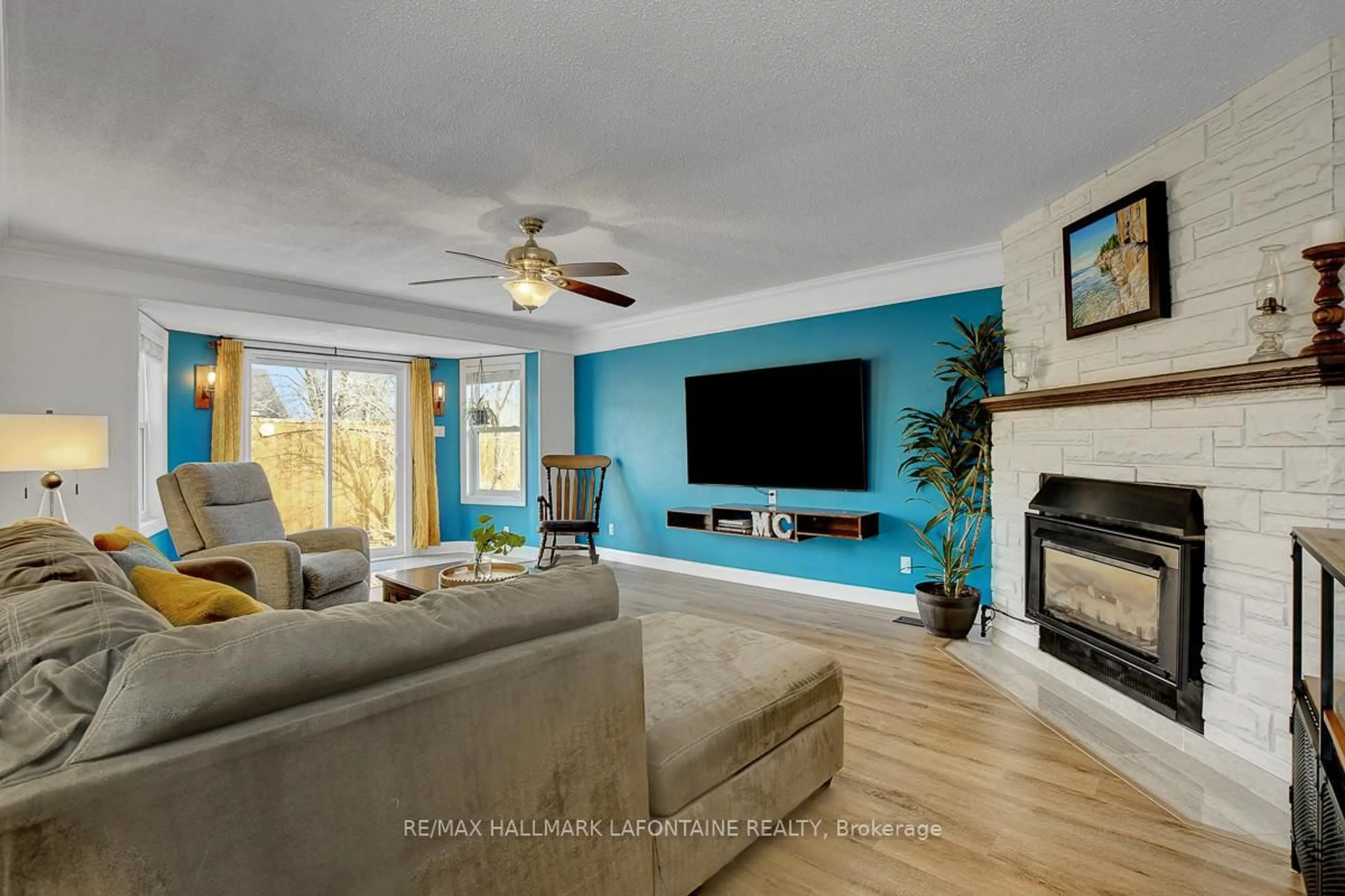 Living room with furniture, unknown for 1255 Laurier St, Clarence-Rockland Ontario K4K 1C4