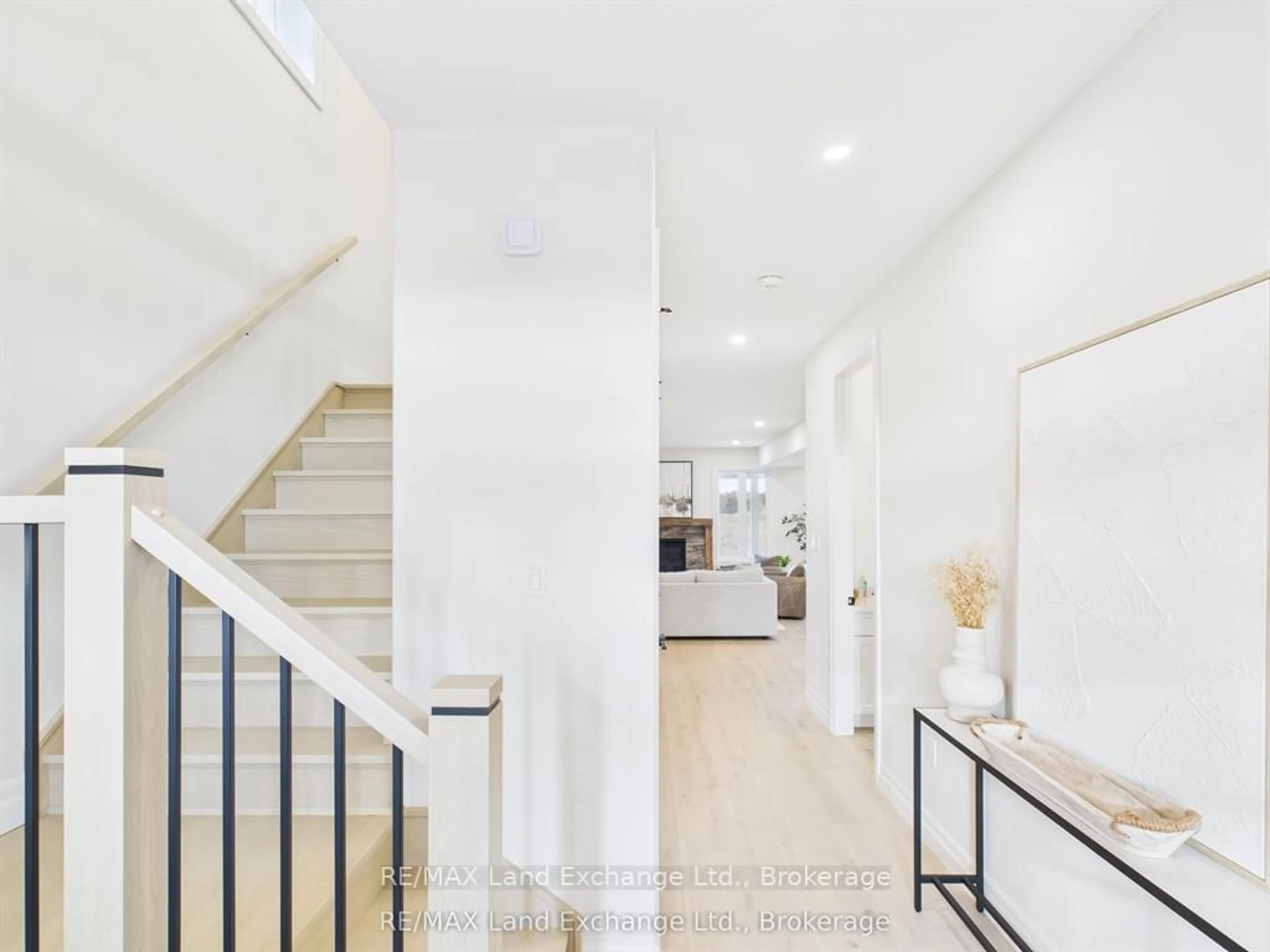 Indoor entryway for 99 INVERNESS St, Kincardine Ontario N2Z 1J4