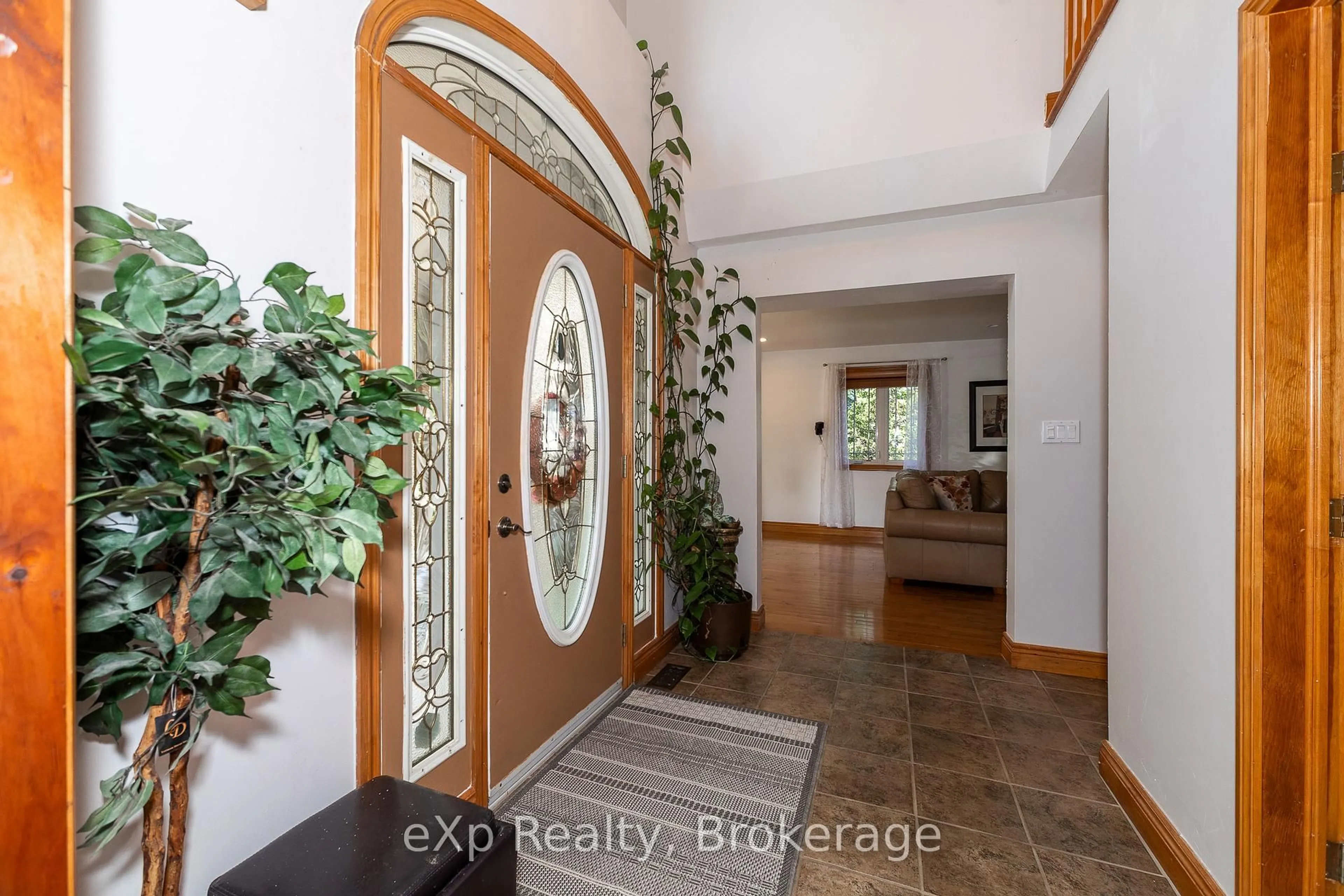 Indoor entryway for 910 26th St, Owen Sound Ontario N4K 5N3