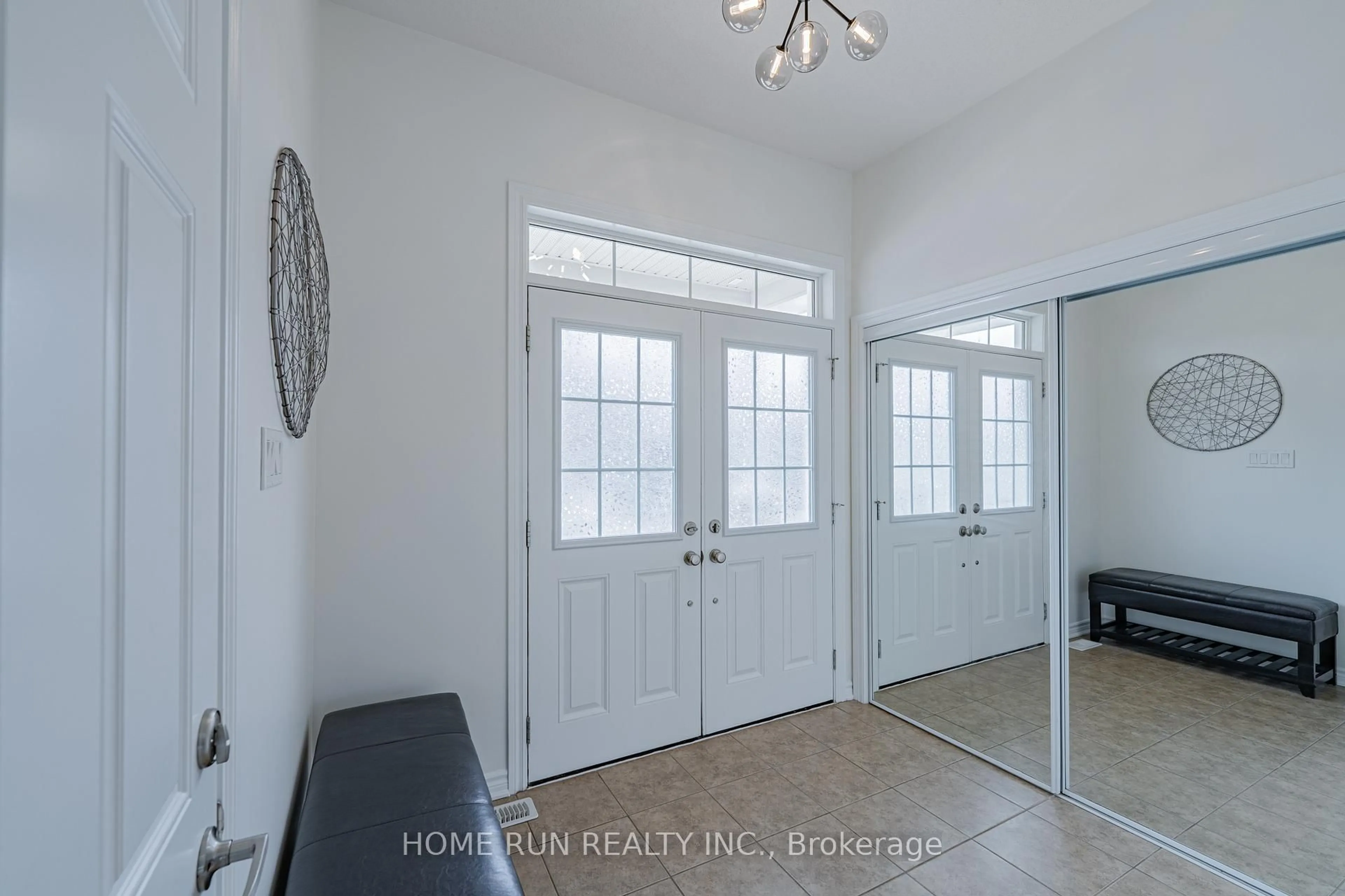 Indoor entryway for 572 Dundonald Dr, Ottawa Ontario K2J 5X1