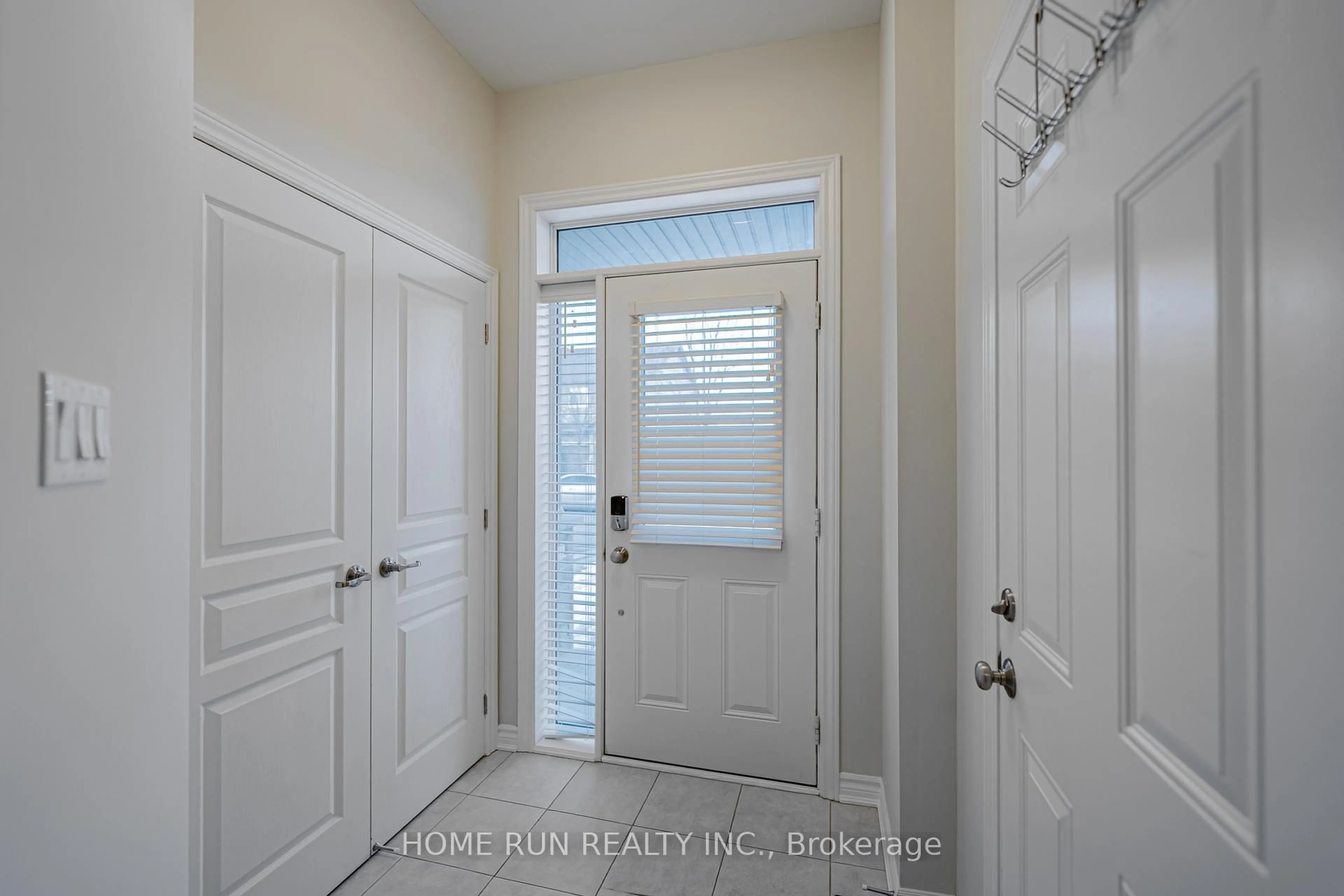 Indoor entryway for 604 Via Mattino Way, Ottawa Ontario K2J 6B9