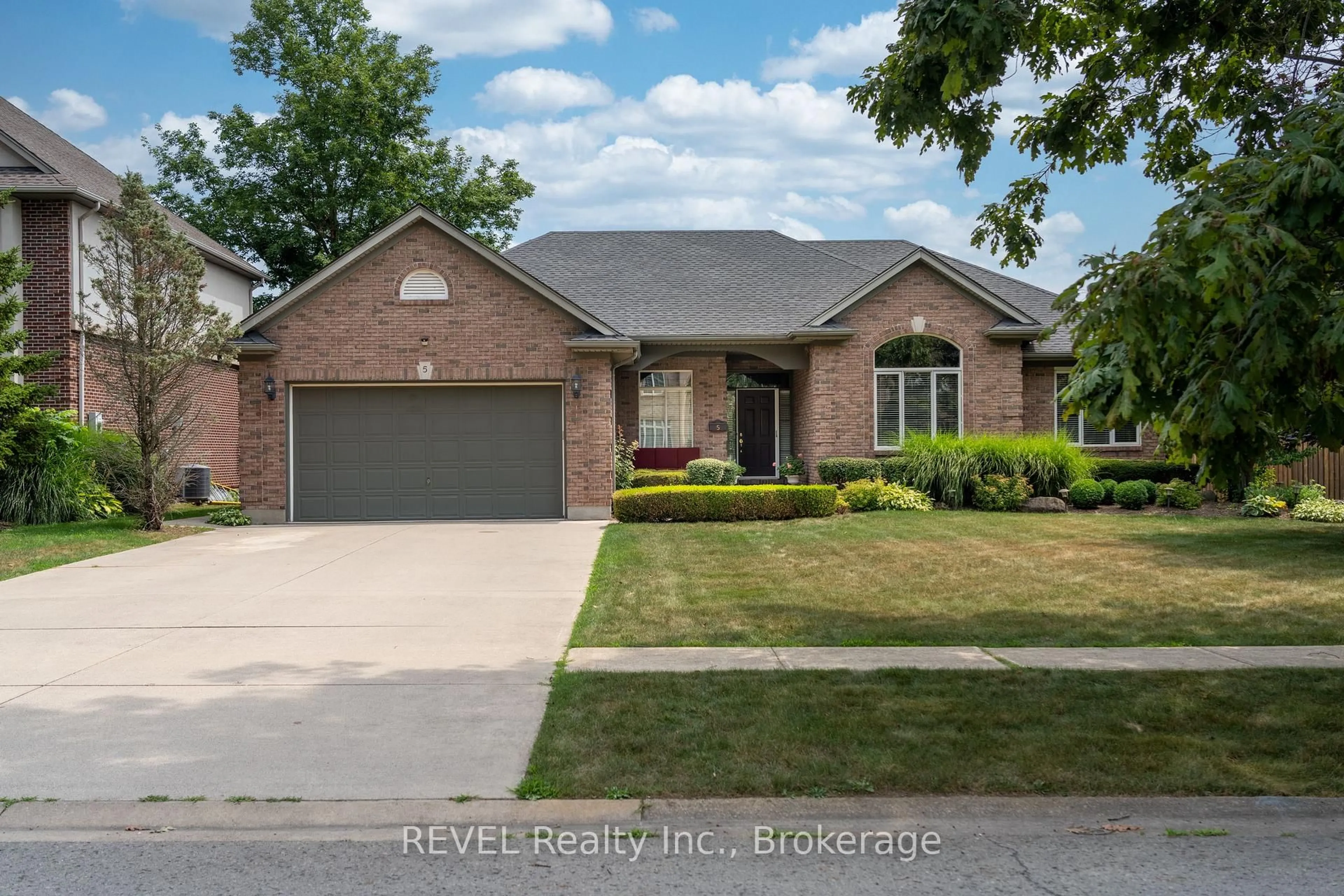 Home with brick exterior material, street for 5 Beechwood Cres, Pelham Ontario L0S 1E7