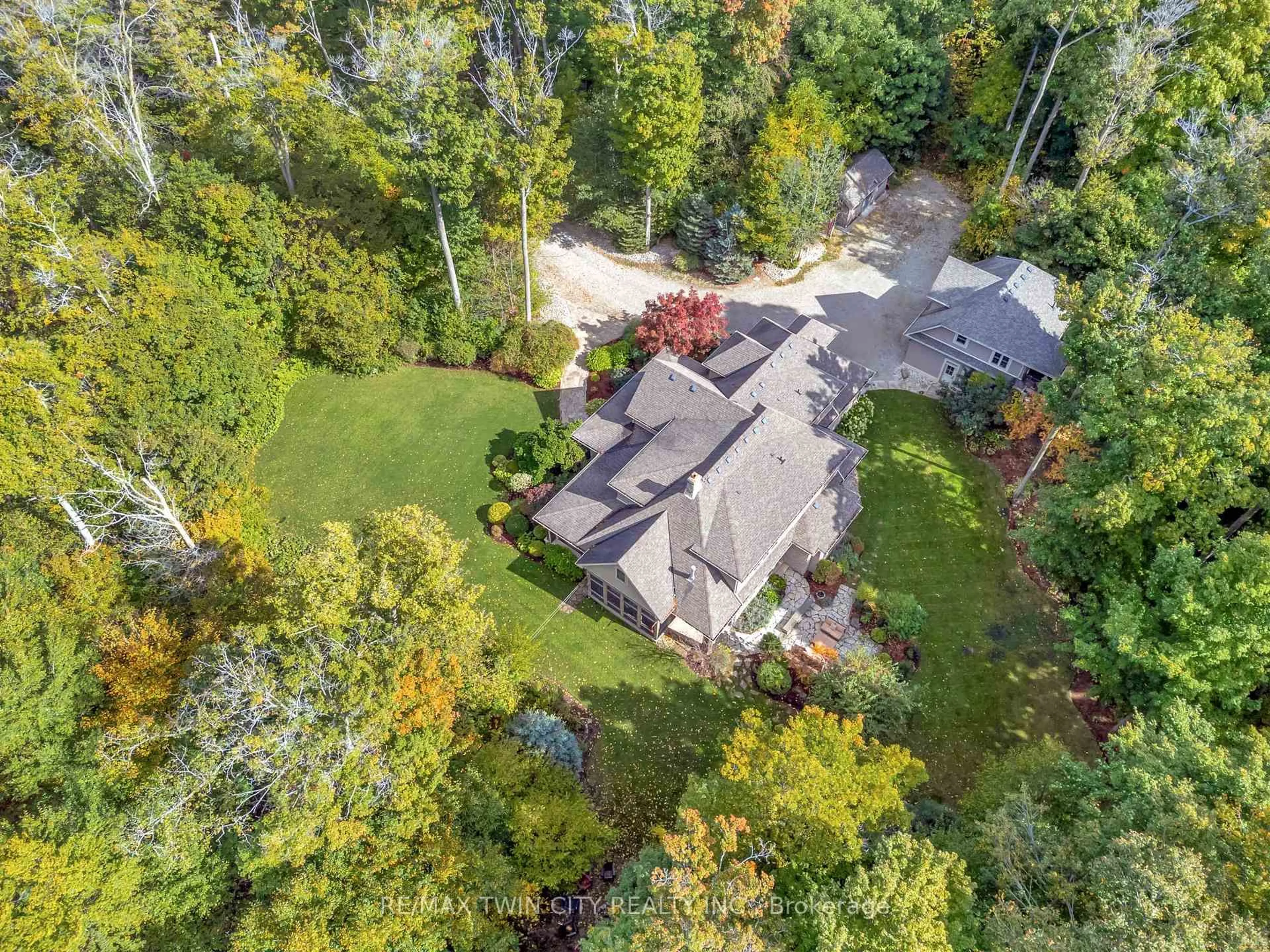 A pic from outside/outdoor area/front of a property/back of a property/a pic from drone, unknown for 3667 OLD BEVERLY Rd, North Dumfries Ontario N1R 5S7