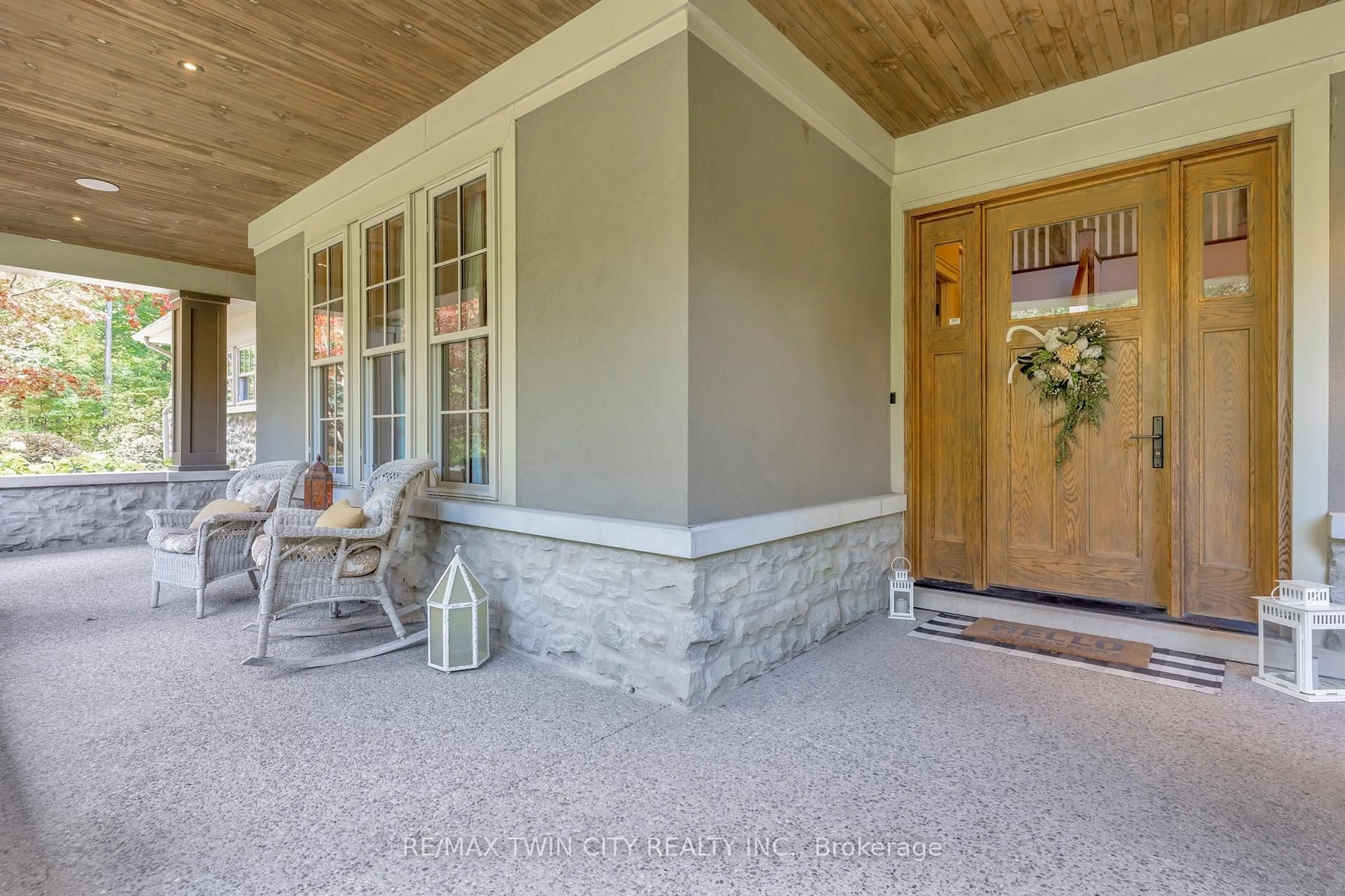 Indoor entryway for 3667 OLD BEVERLY Rd, North Dumfries Ontario N1R 5S7