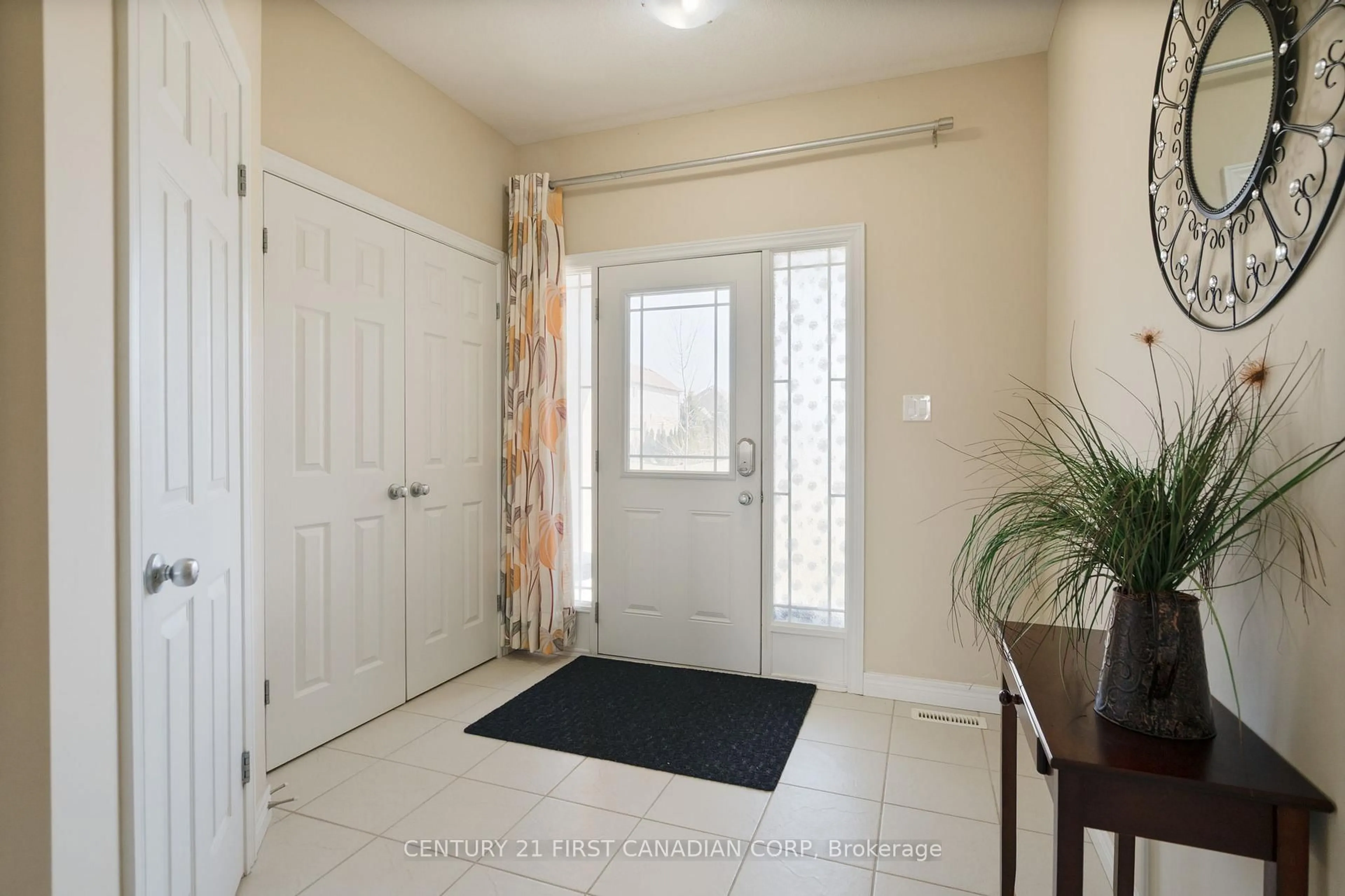 Indoor entryway for 494 BLACKACRES Blvd, London North Ontario N6G 0J6