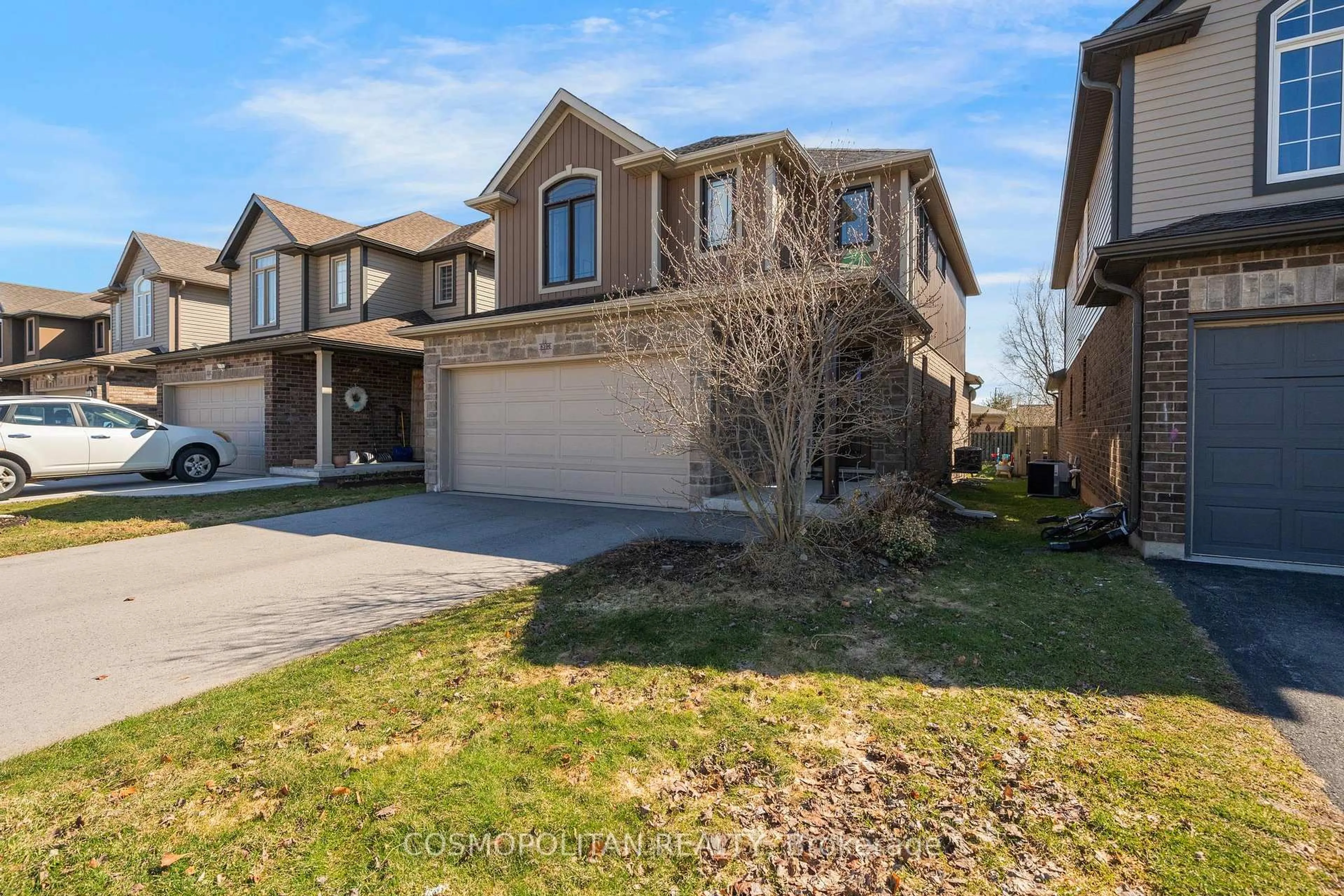 A pic from outside/outdoor area/front of a property/back of a property/a pic from drone, street for 8396 Glavcic Dr, Niagara Falls Ontario L2H 0B4