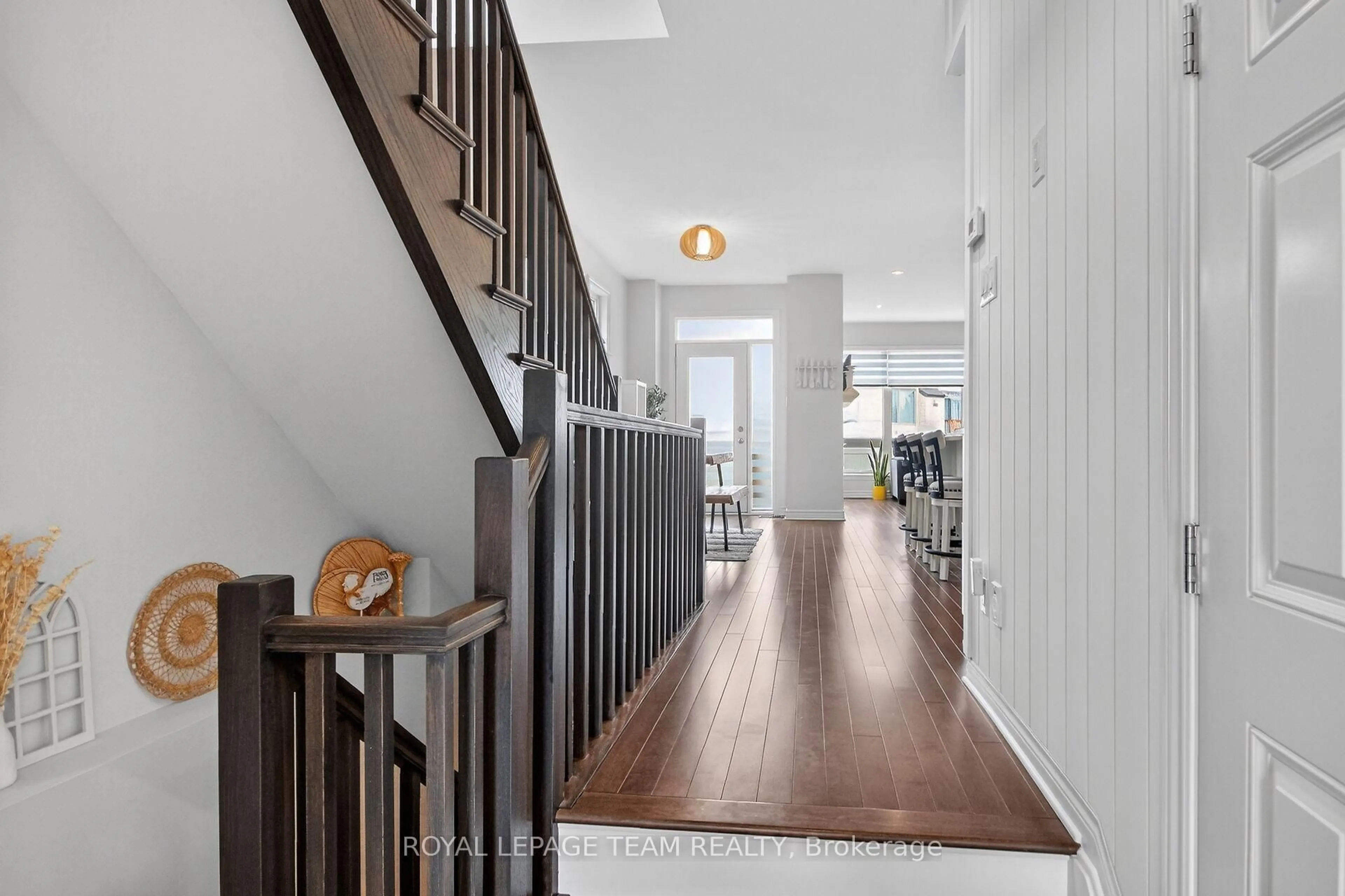 Indoor entryway for 545 Borbridge Ave, Ottawa Ontario K4M 0J1