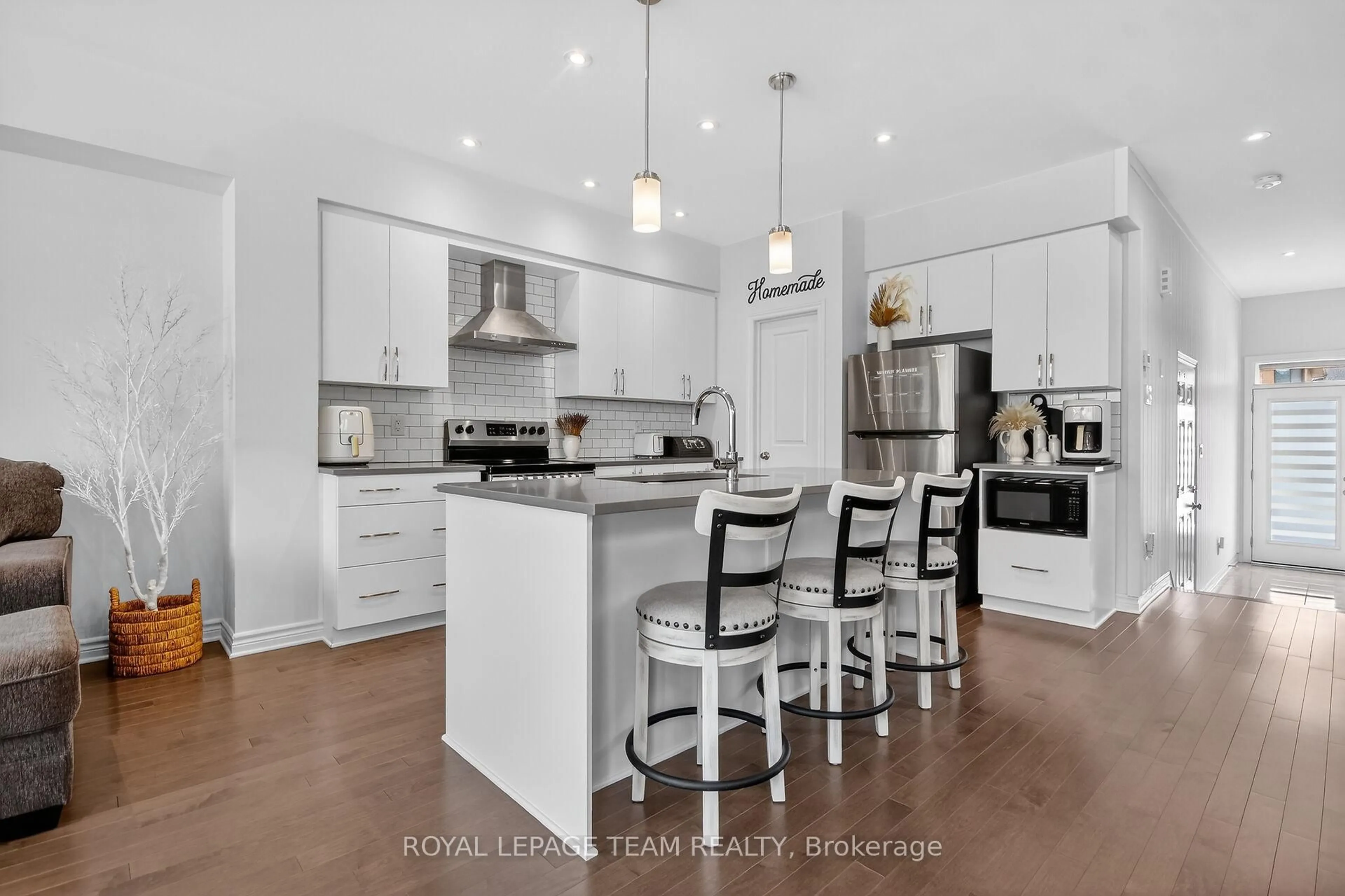 Open concept kitchen, unknown for 545 Borbridge Ave, Ottawa Ontario K4M 0J1