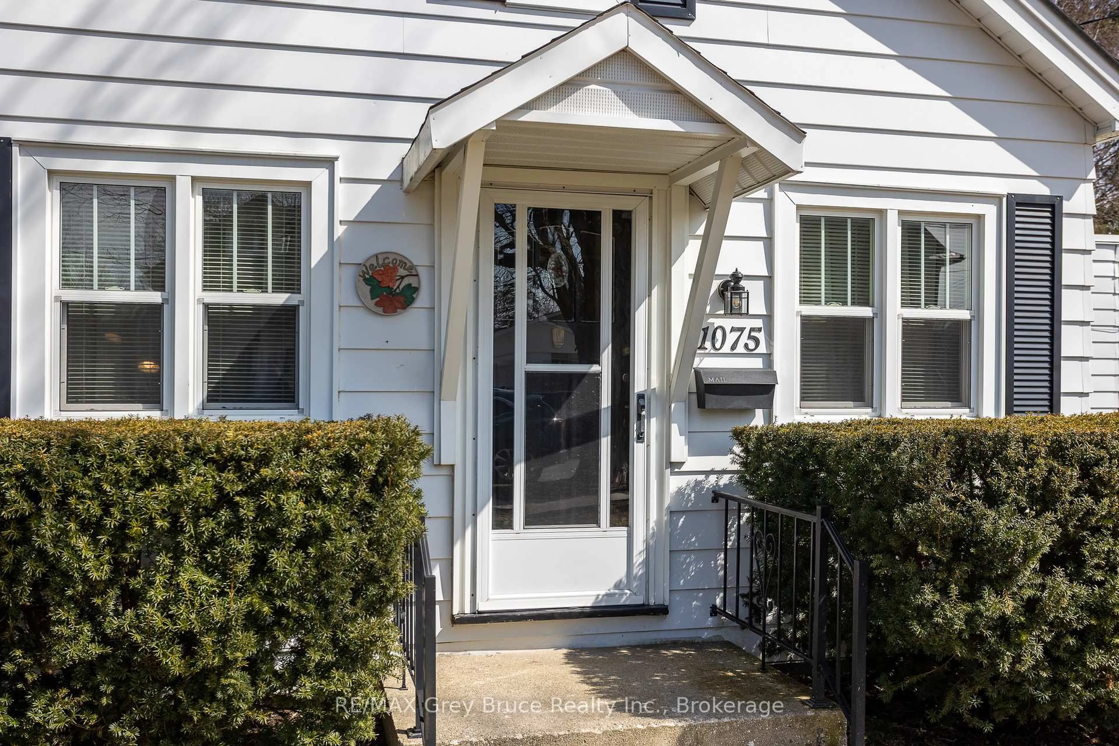 Unknown for 1075 6th Ave, Owen Sound Ontario N4K 5G8