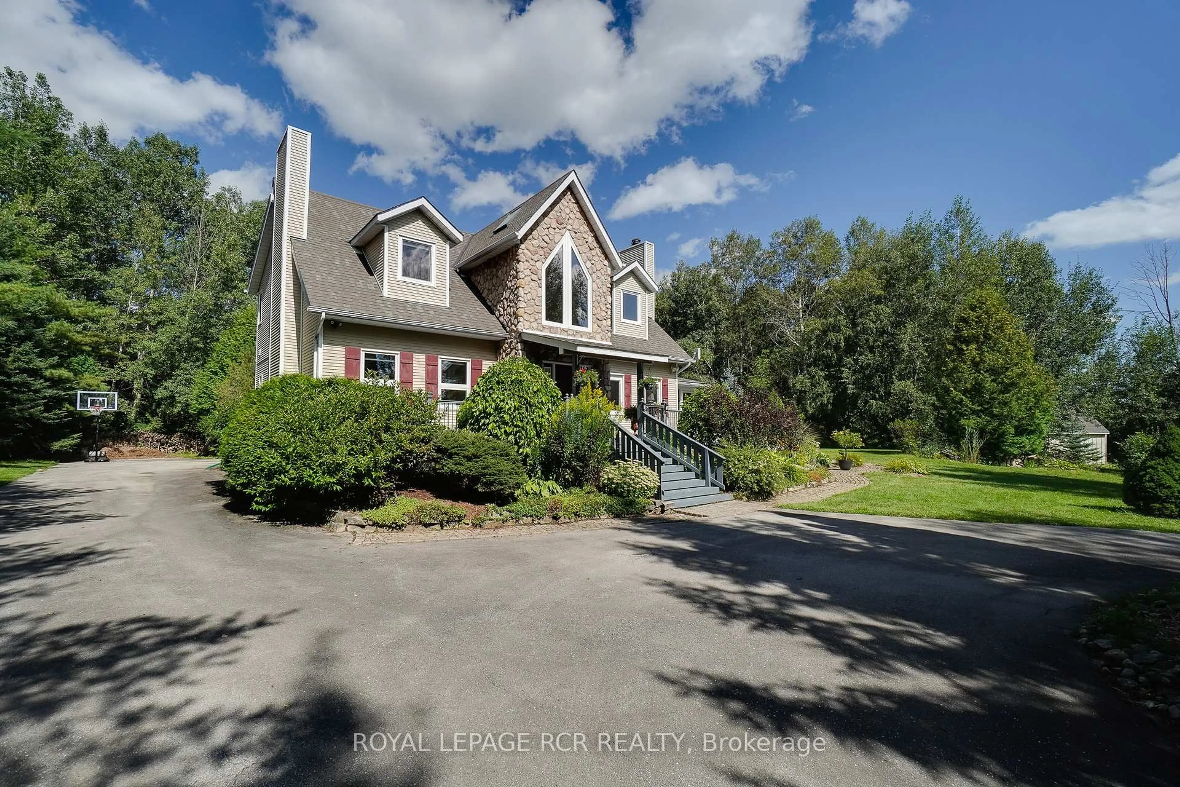 A pic from outside/outdoor area/front of a property/back of a property/a pic from drone, unknown for 5823 Eighth Line, Erin Ontario N0B 1Z0