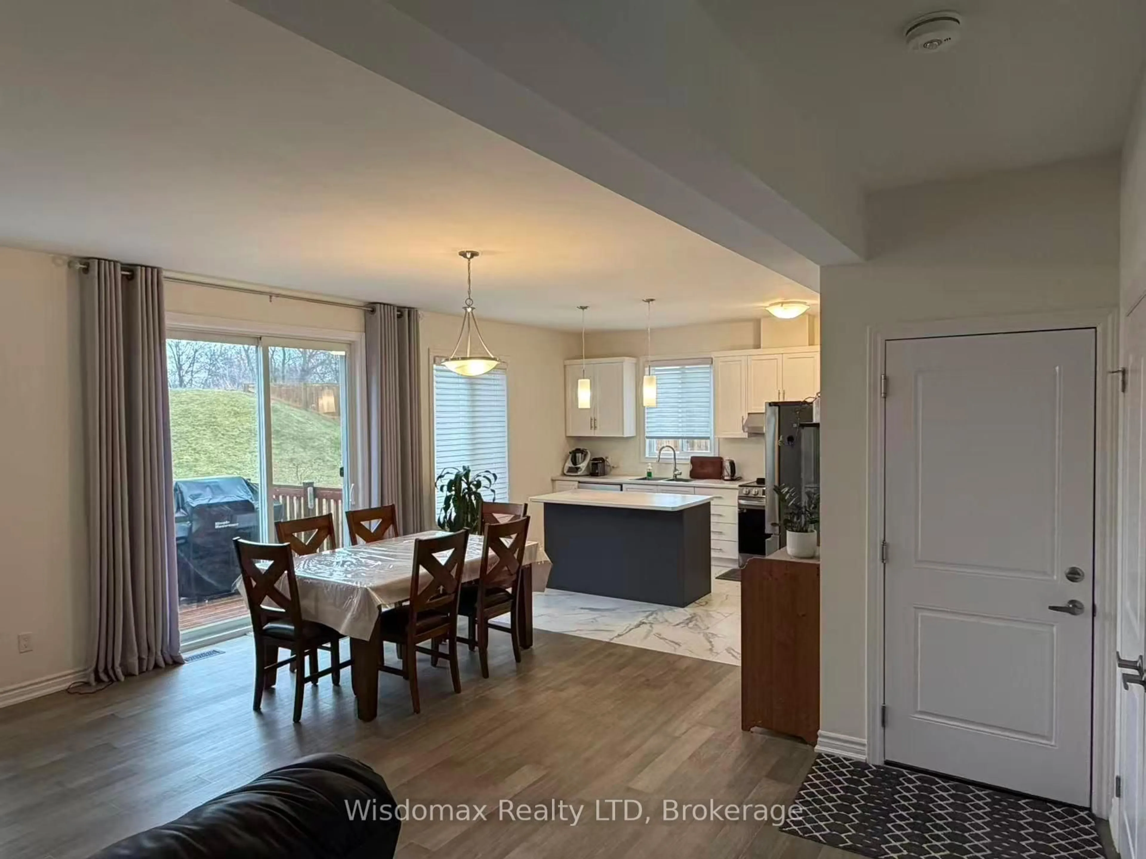 Open concept kitchen, ceramic/tile floor for 7716 SECRETARIAT Crt, Niagara Falls Ontario L2H 3V3