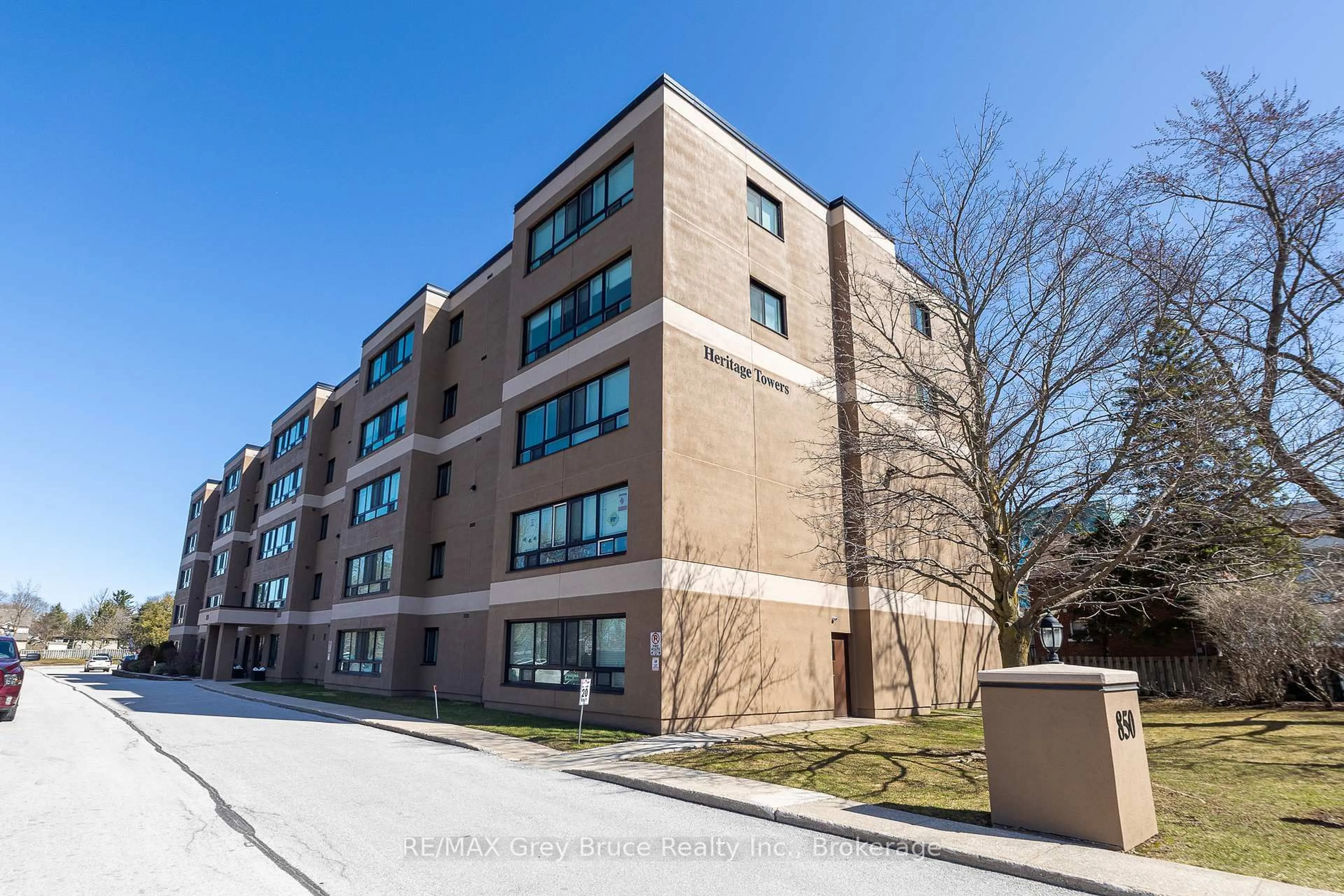 Unknown for 850 6th St #502, Owen Sound Ontario N4K 6T7