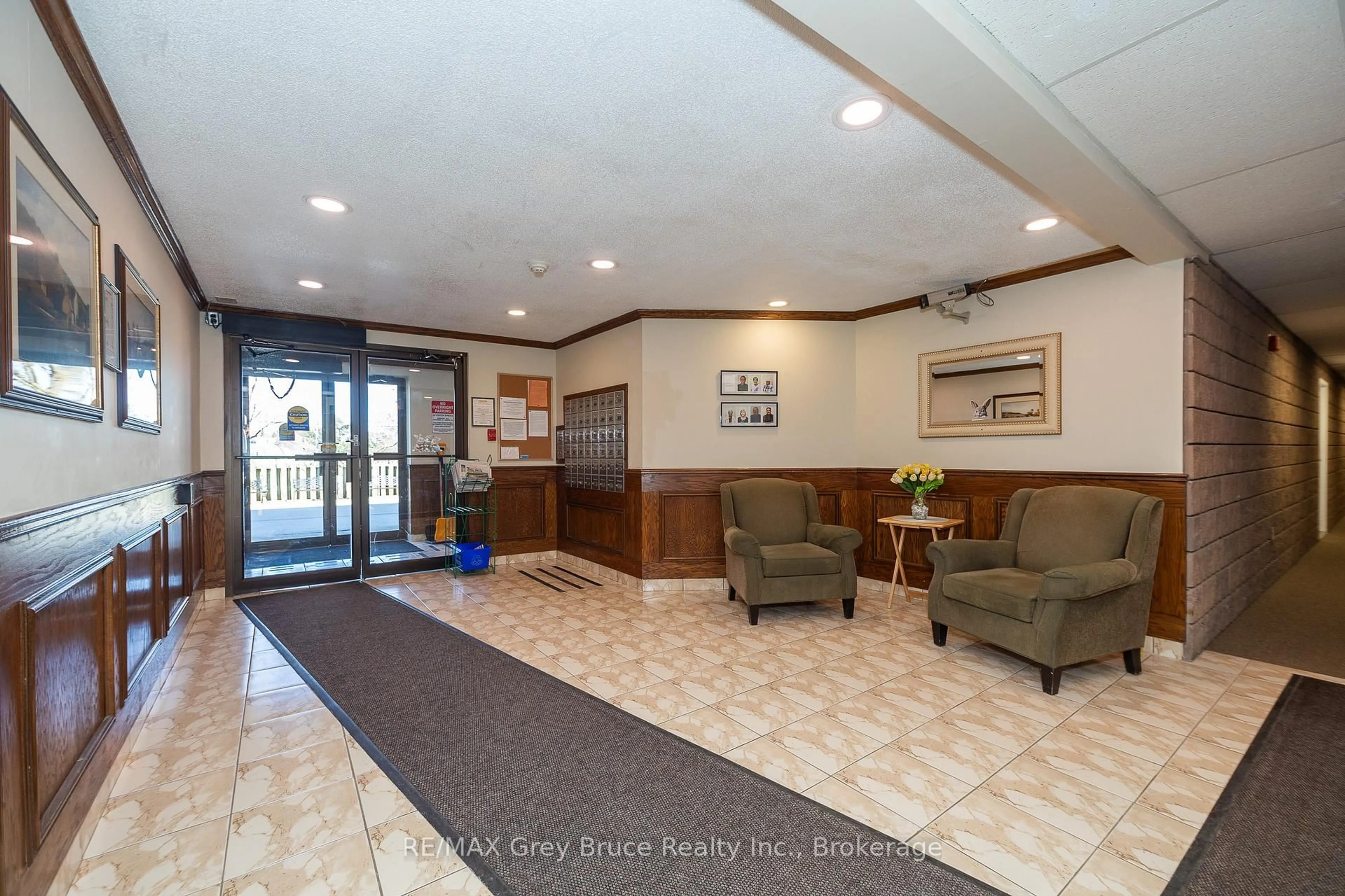 Lobby for 850 6th St #502, Owen Sound Ontario N4K 6T7