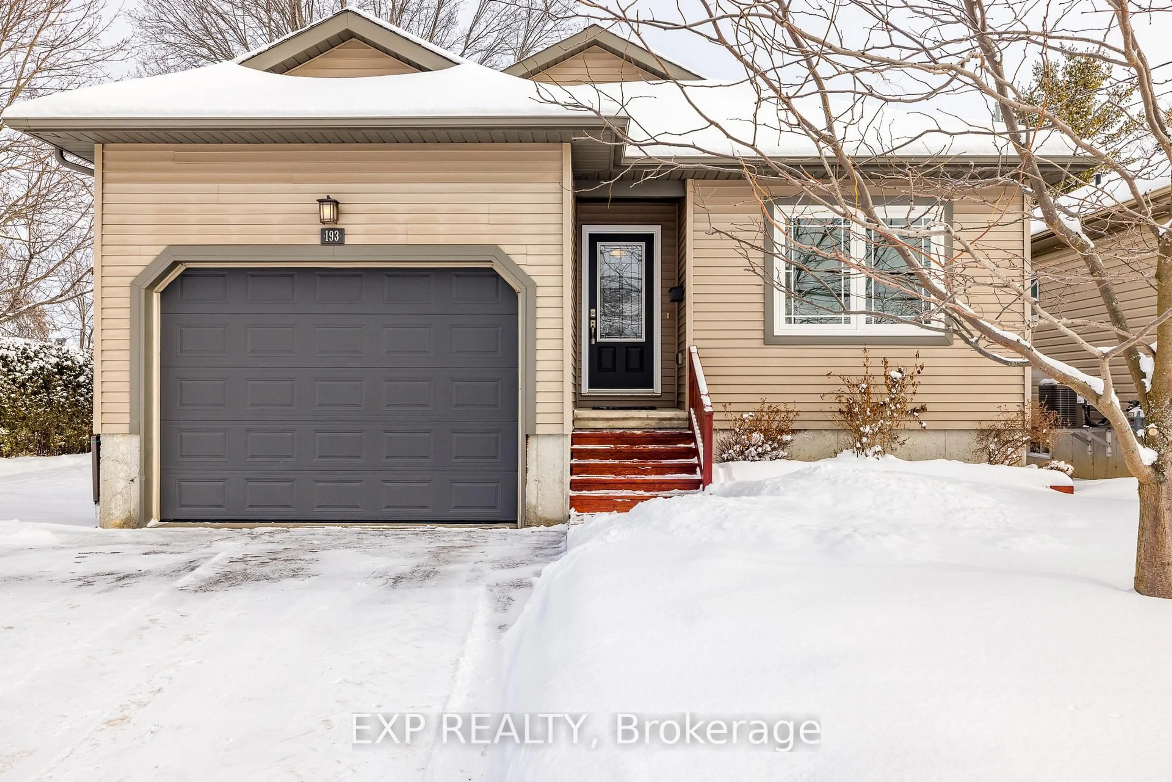Indoor entryway for 193 Napoleon St, Carleton Place Ontario K7C 2W8