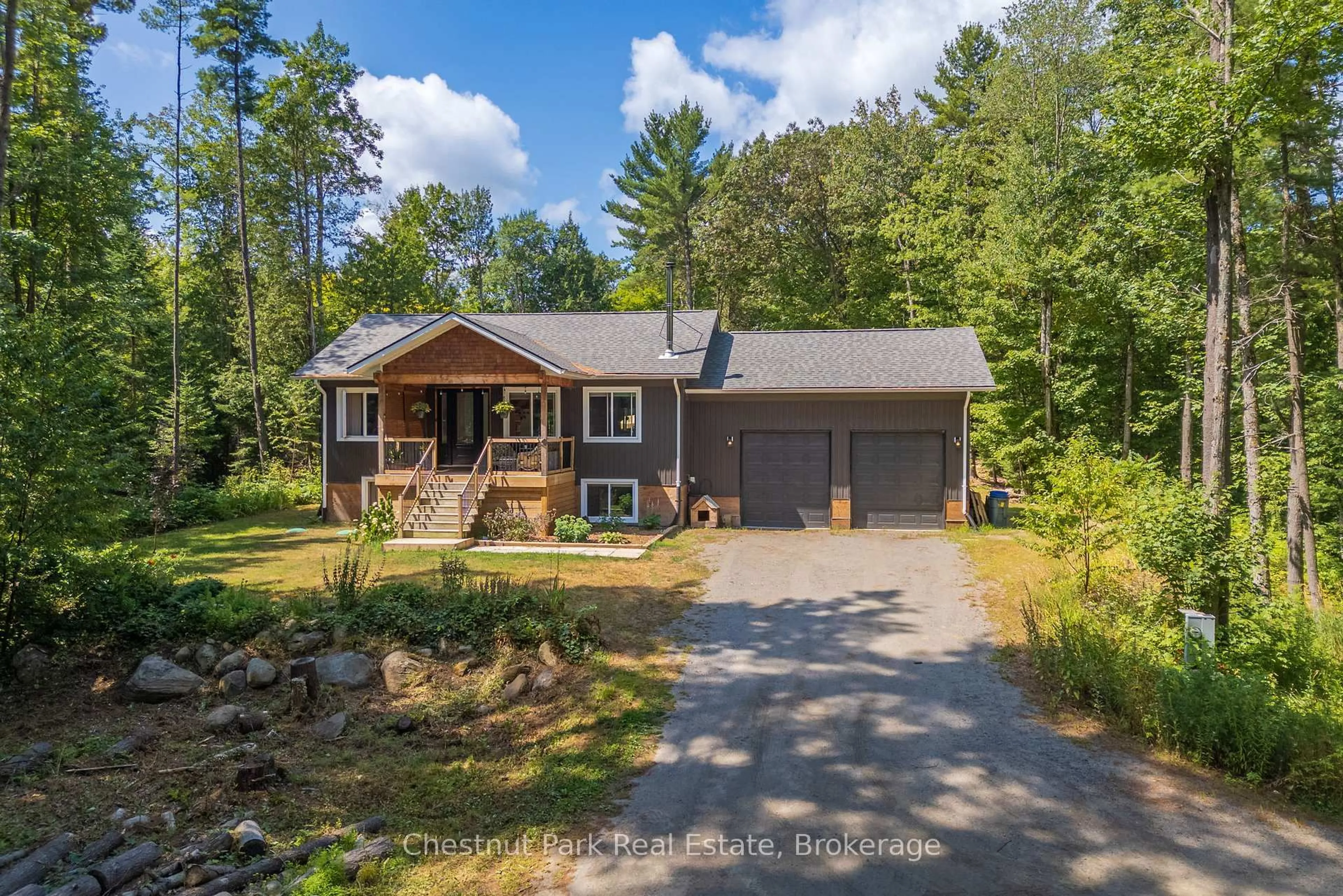 A pic from outside/outdoor area/front of a property/back of a property/a pic from drone, unknown for 2698 Old Muskoka Rd, Huntsville Ontario P0B 1M0