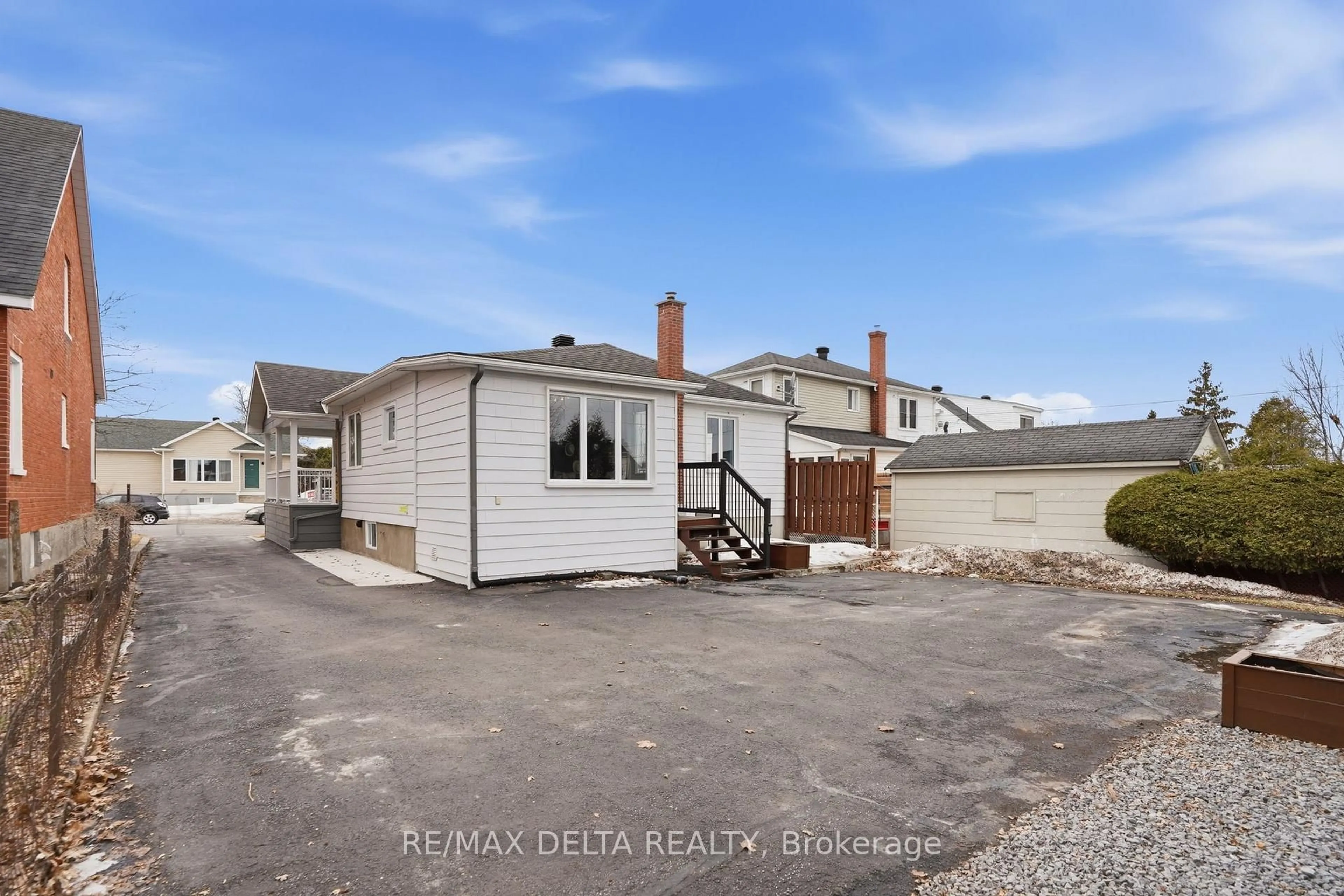 A pic from outside/outdoor area/front of a property/back of a property/a pic from drone, street for 443 Garneau St, Hawkesbury Ontario K6A 1M6