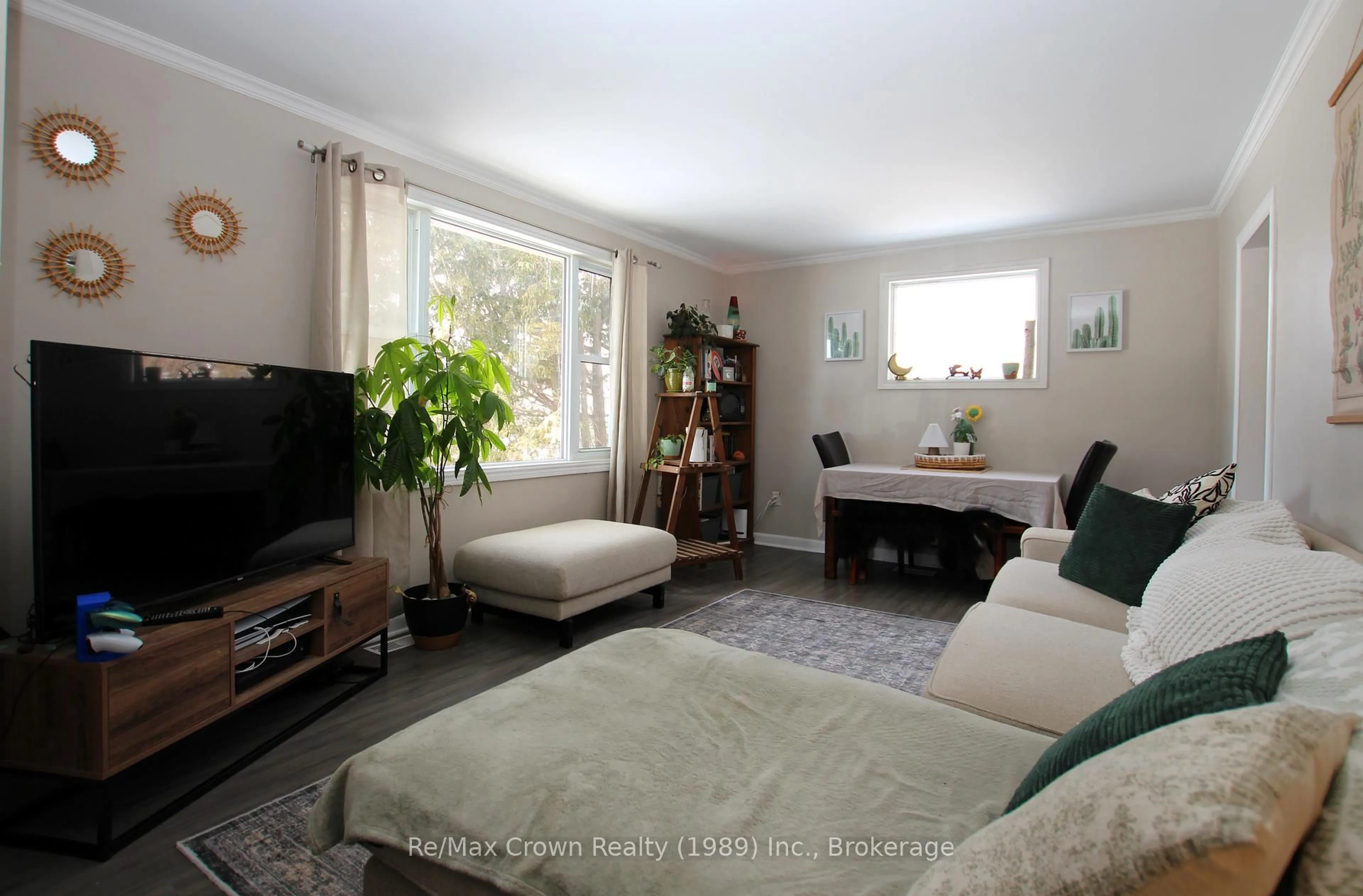 Living room with furniture, unknown for 184 Lee Ave, North Bay Ontario P1A 2K3