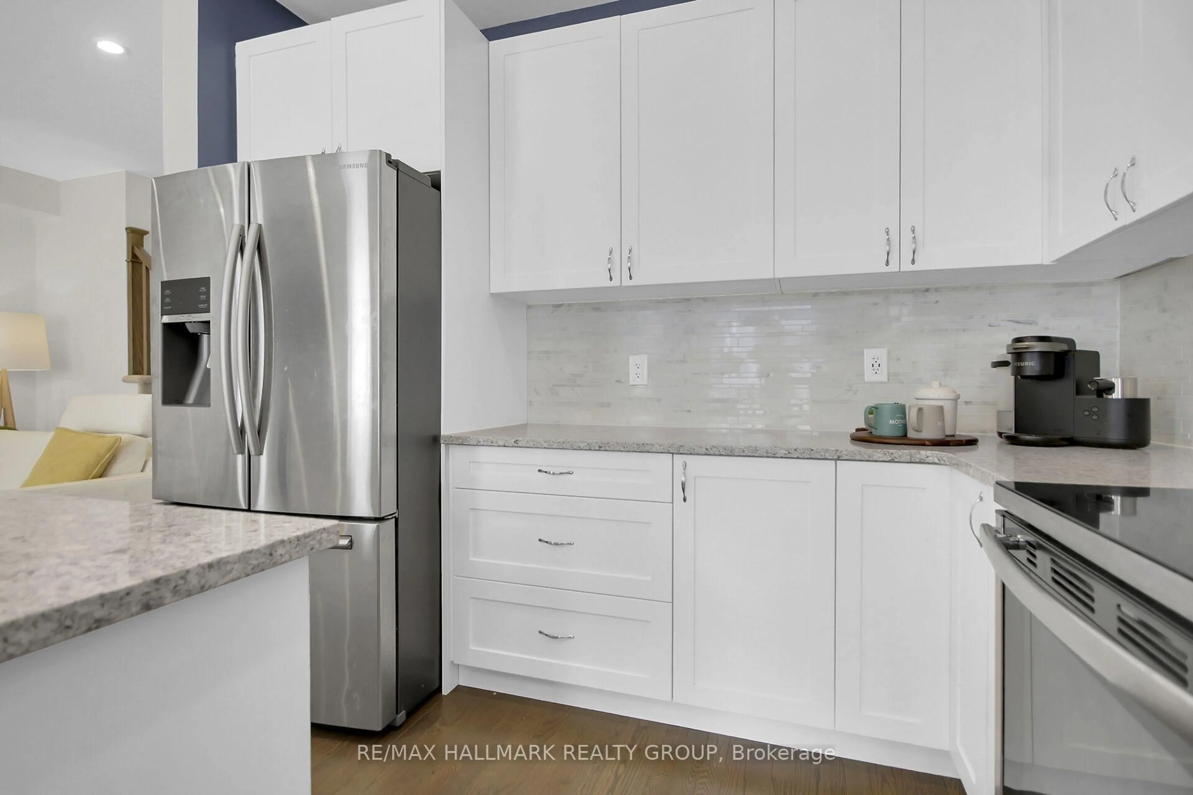 Standard kitchen, unknown for 225 Rivertree St, Ottawa Ontario K2M 0J4