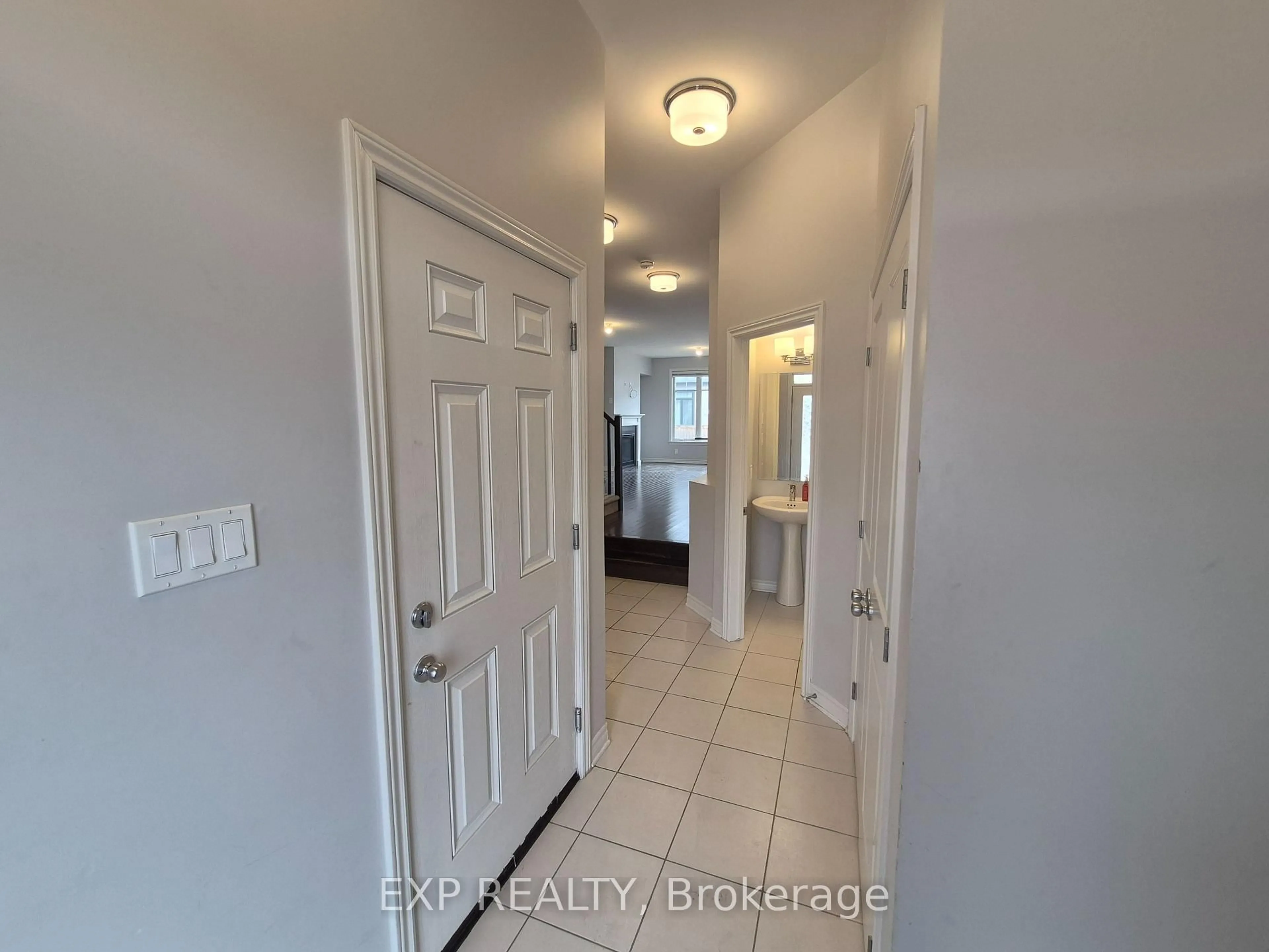 Indoor entryway for 618 Taliesin Cres, Ottawa Ontario K2S 2W5