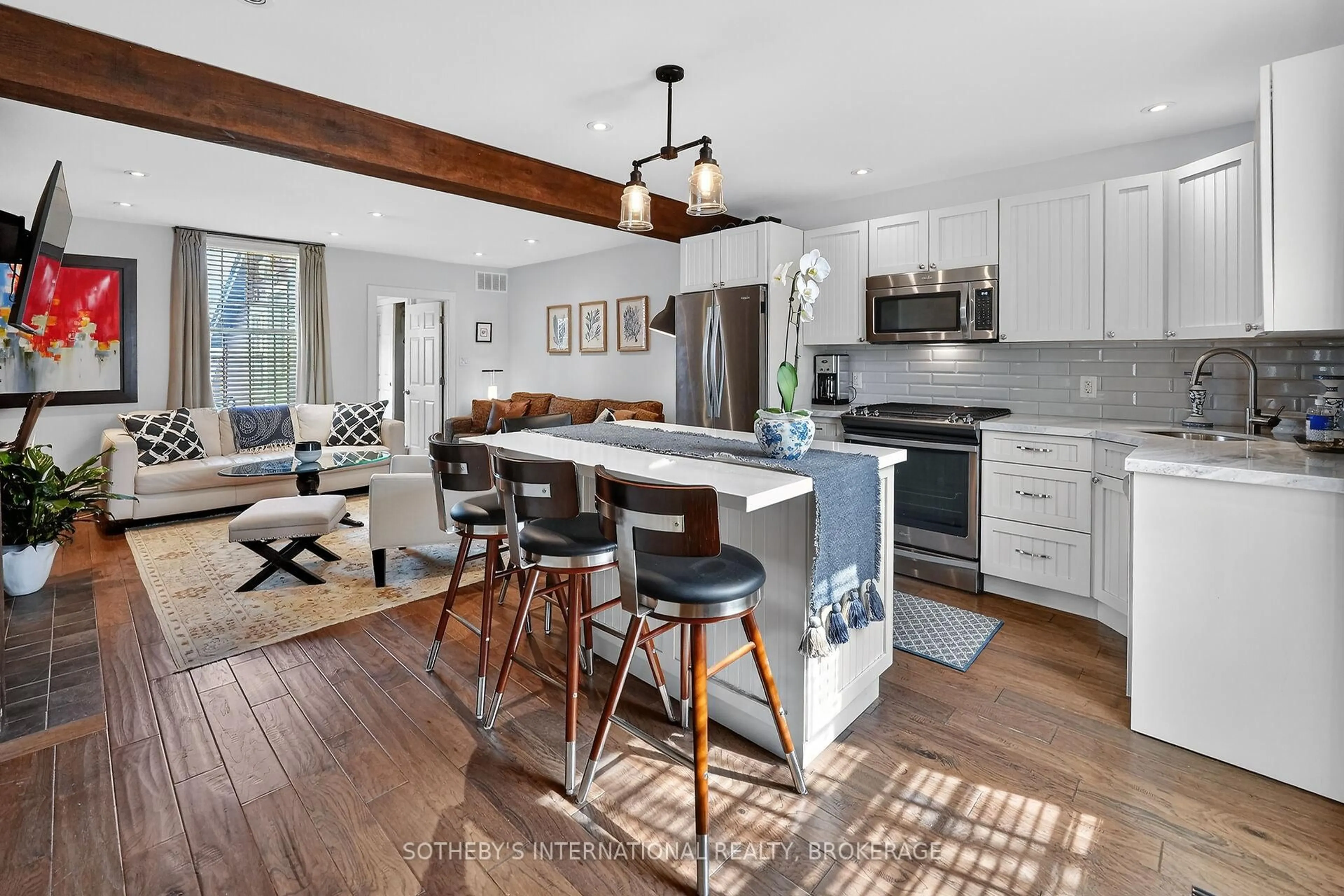 Open concept kitchen, unknown for 119 Johnson St, Niagara-on-the-Lake Ontario L0S 0A1