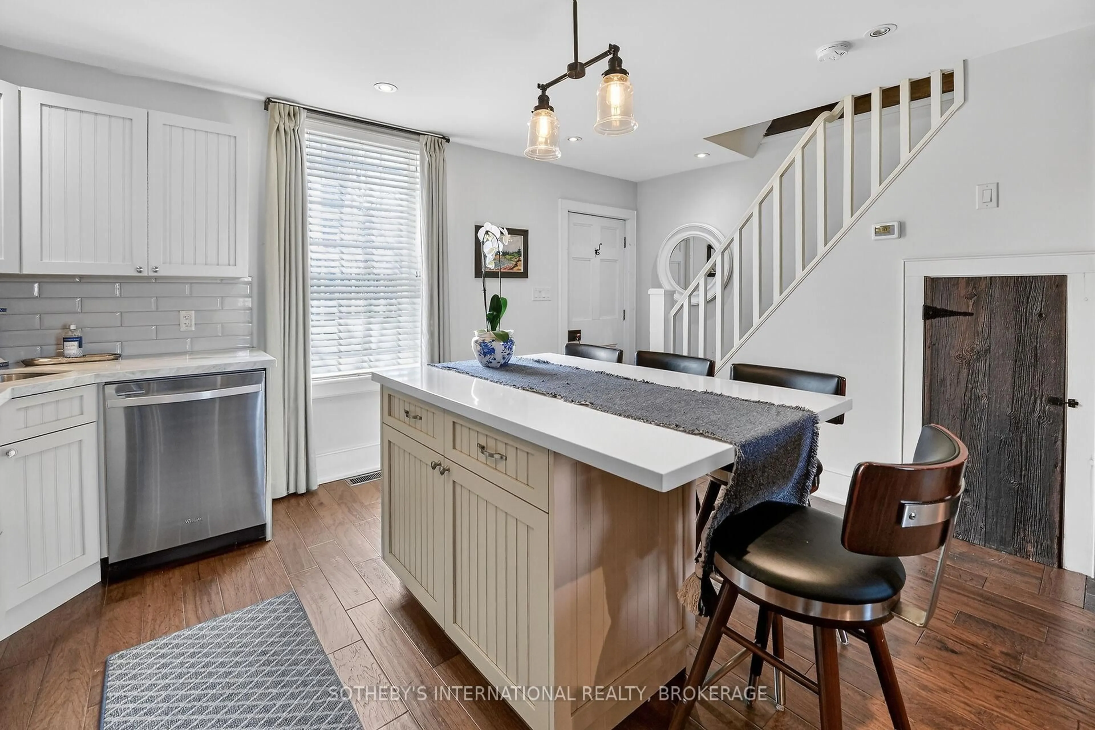 Open concept kitchen, unknown for 119 Johnson St, Niagara-on-the-Lake Ontario L0S 0A1