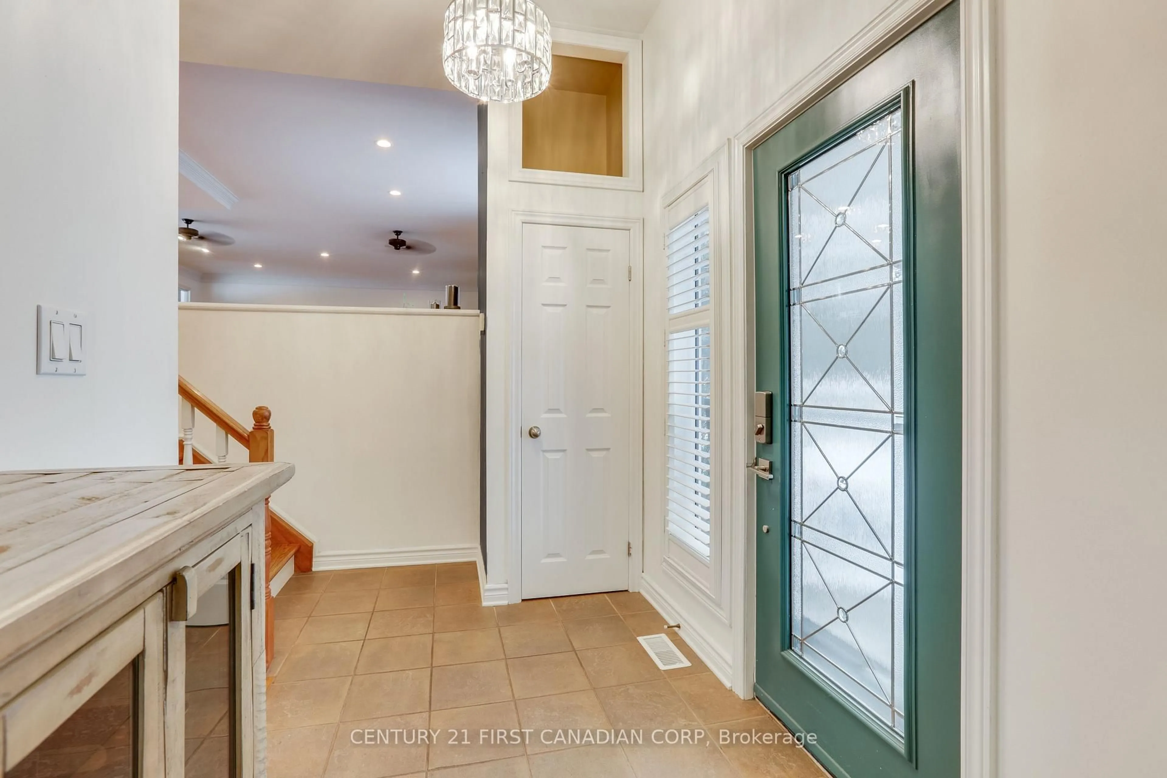 Indoor entryway for 16916 Evelyn Dr, Thames Centre Ontario N0M 2P0