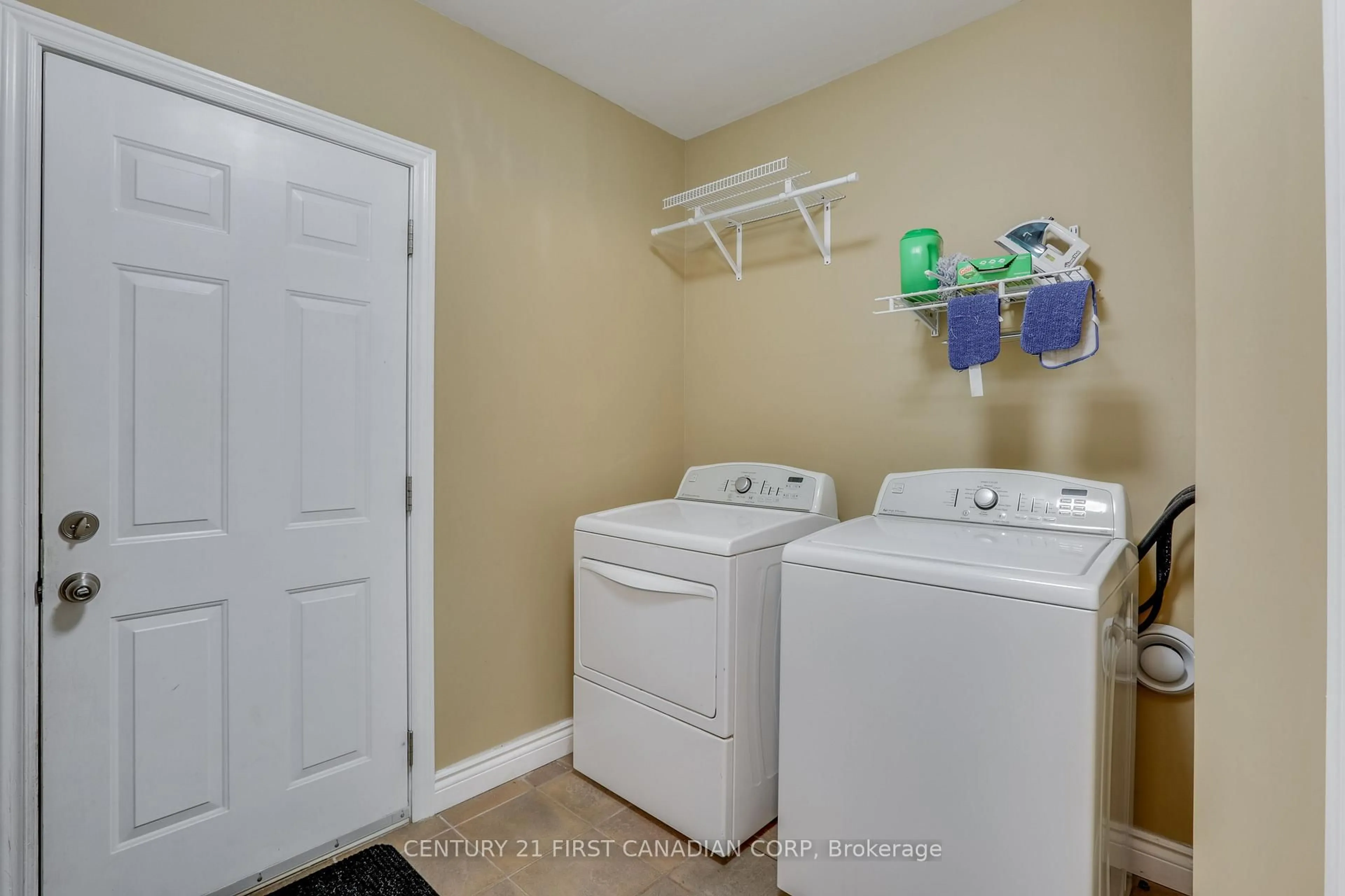 Laundry room for 16916 Evelyn Dr, Thames Centre Ontario N0M 2P0