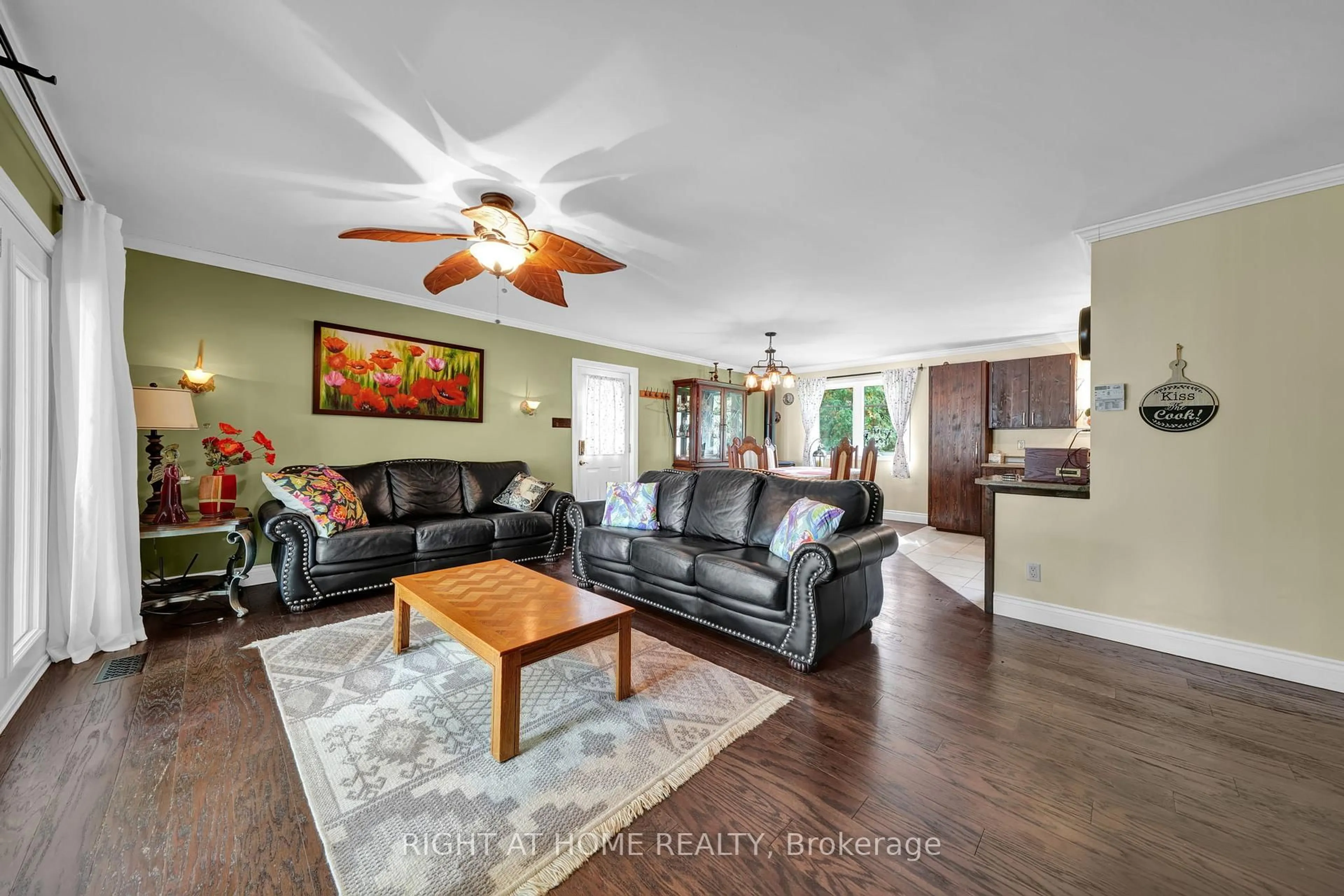 Living room with furniture, unknown for 135 Browns Lane, Georgian Bluffs Ontario N0H 2K0
