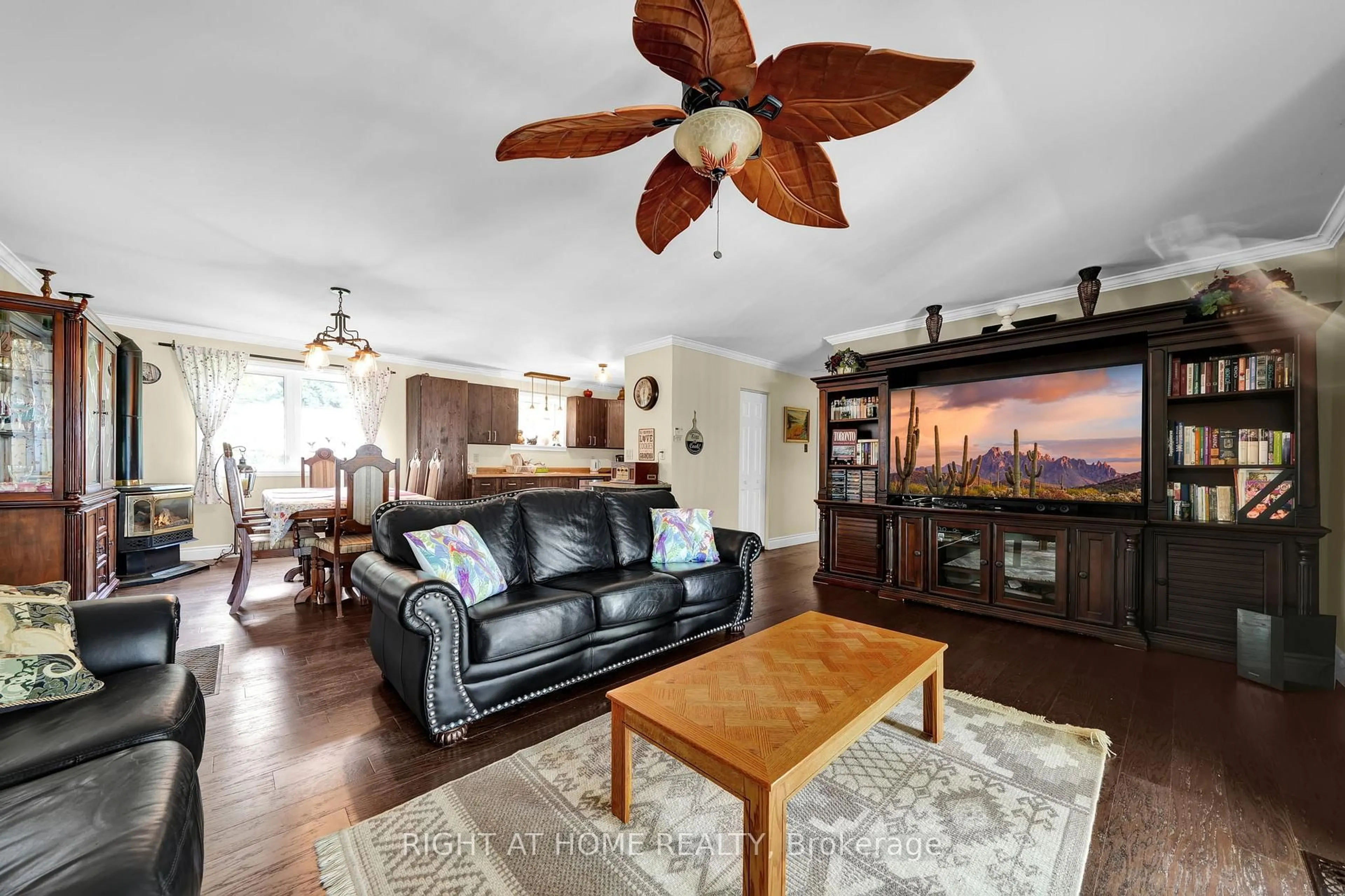Living room with furniture, wood/laminate floor for 135 Browns Lane, Georgian Bluffs Ontario N0H 2K0