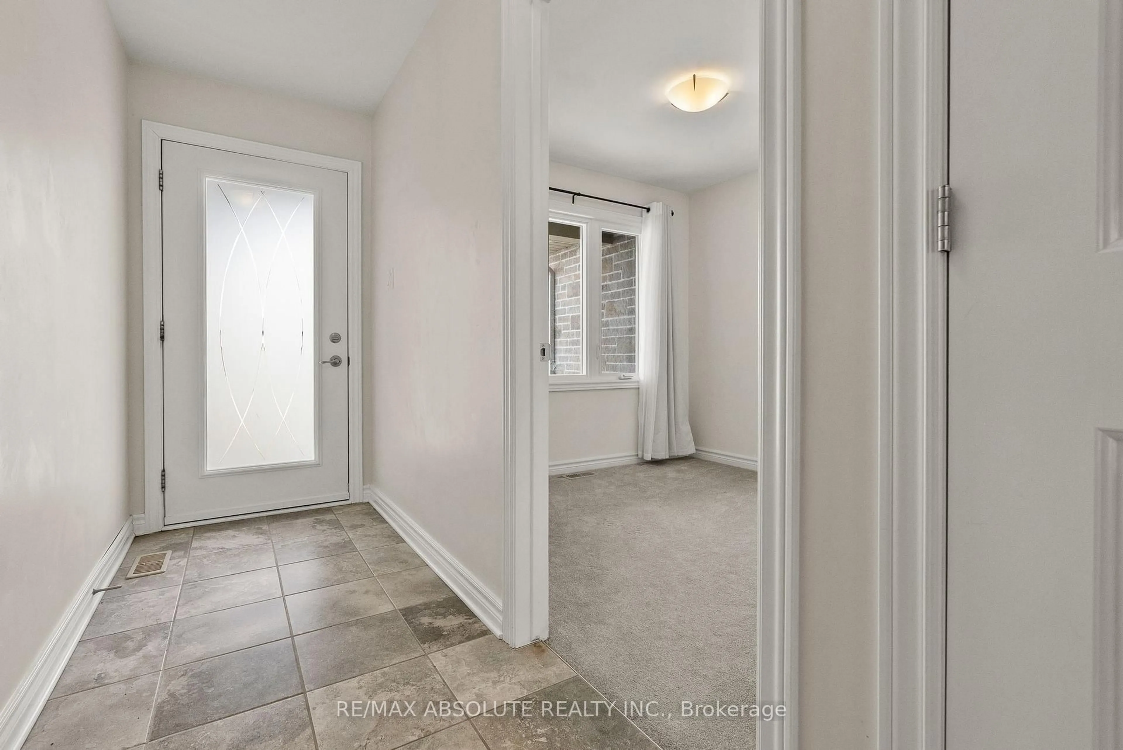 Indoor entryway for 971 LEISHMAN Dr, Almonte Ontario K0A 1A0
