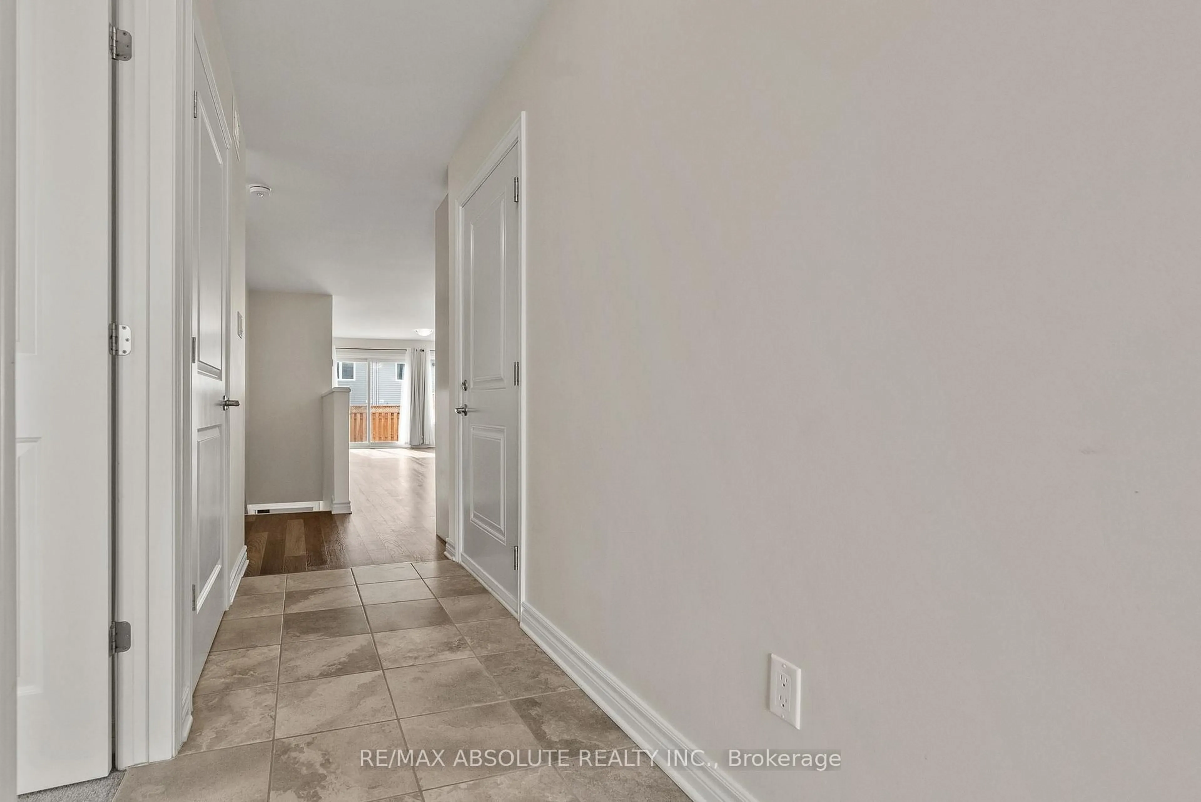 Indoor entryway for 971 LEISHMAN Dr, Almonte Ontario K0A 1A0