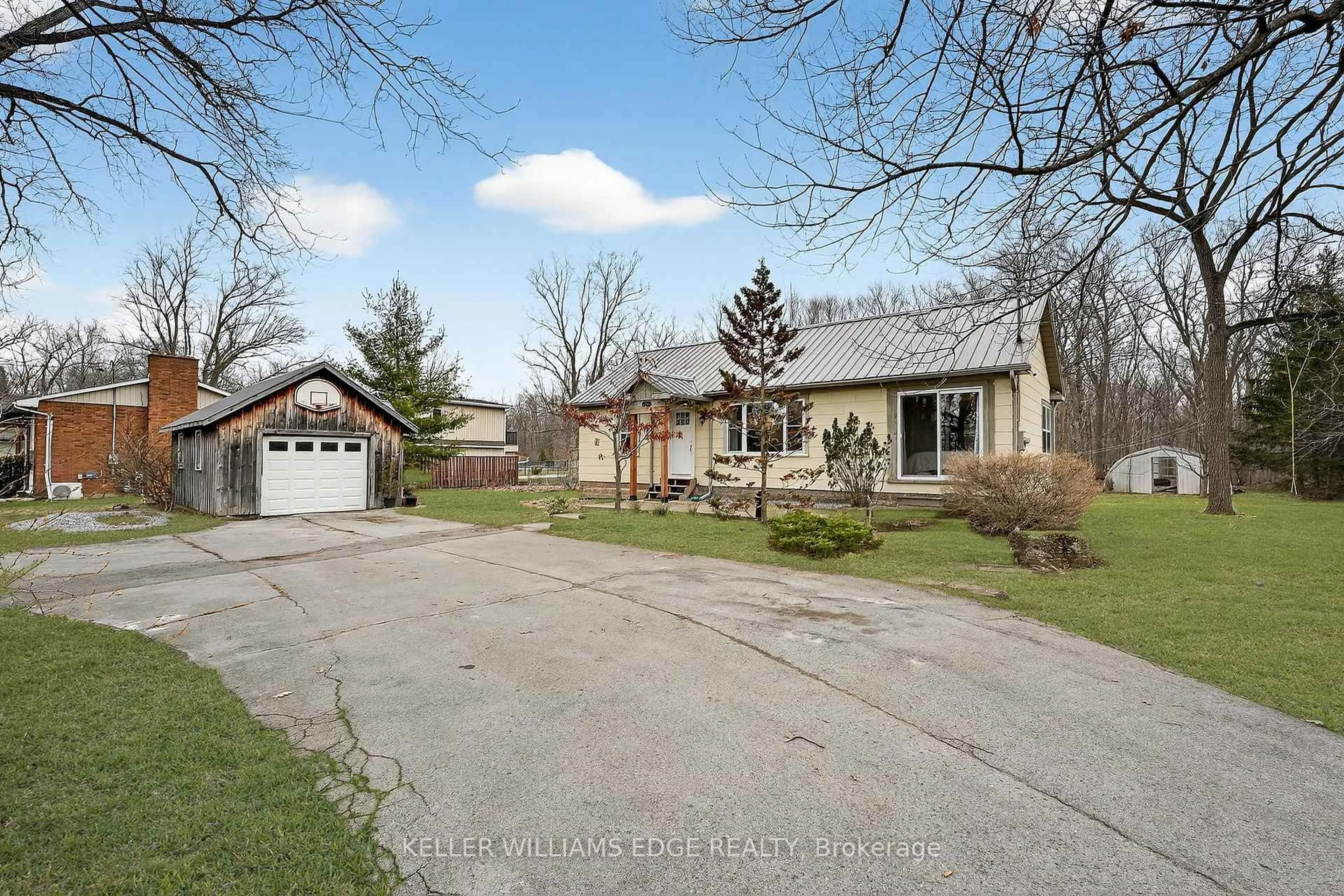 A pic from outside/outdoor area/front of a property/back of a property/a pic from drone, street for 508 Prospect Point Rd, Fort Erie Ontario L0S 1N0