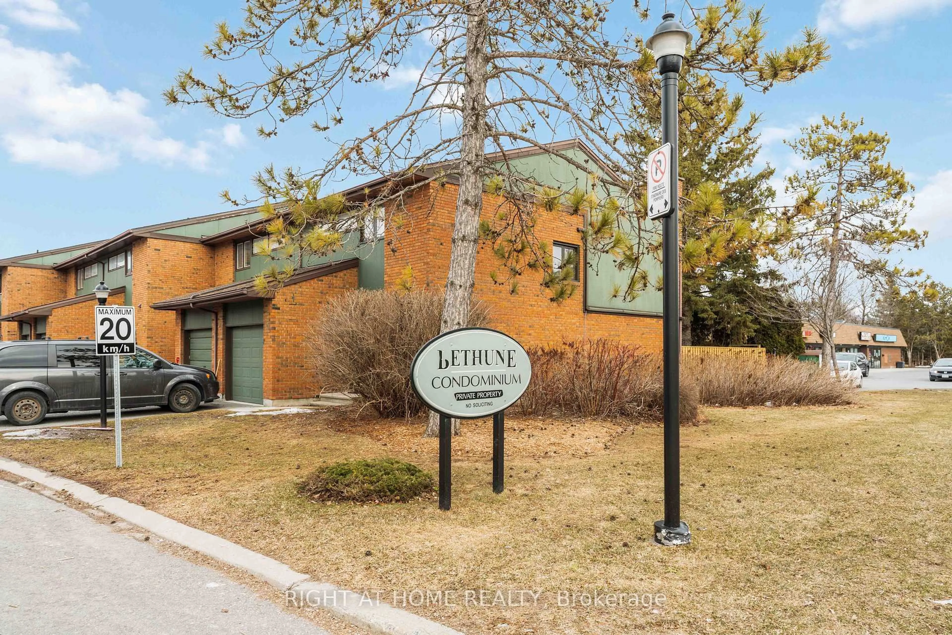 Unknown for 4 Chisholm Crt, Kanata Ontario K2K 1E2