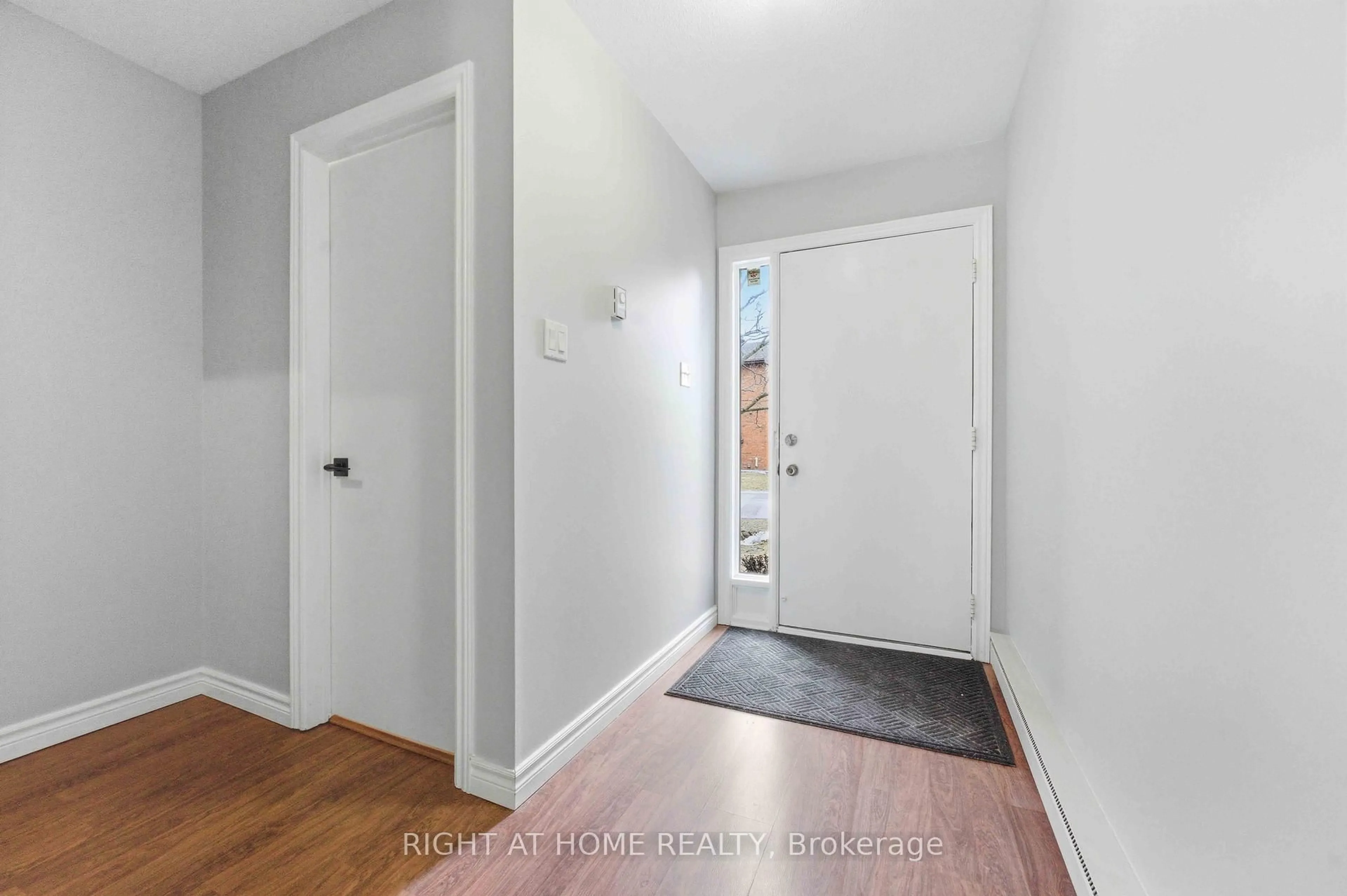 Indoor entryway for 4 Chisholm Crt, Kanata Ontario K2K 1E2