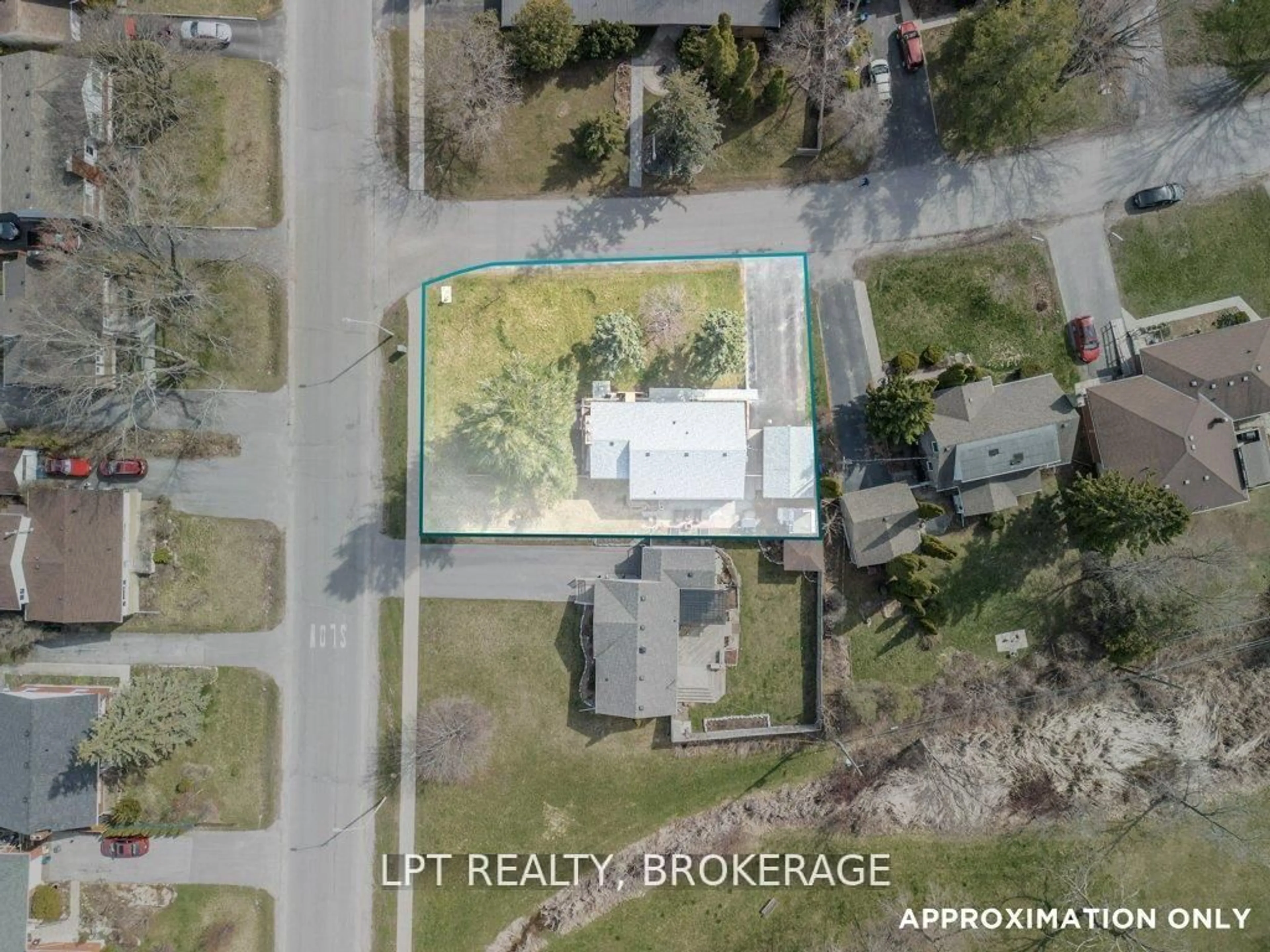 A pic from outside/outdoor area/front of a property/back of a property/a pic from drone, street for 9 Elizabeth Ave, Kingston Ontario K7M 3G9