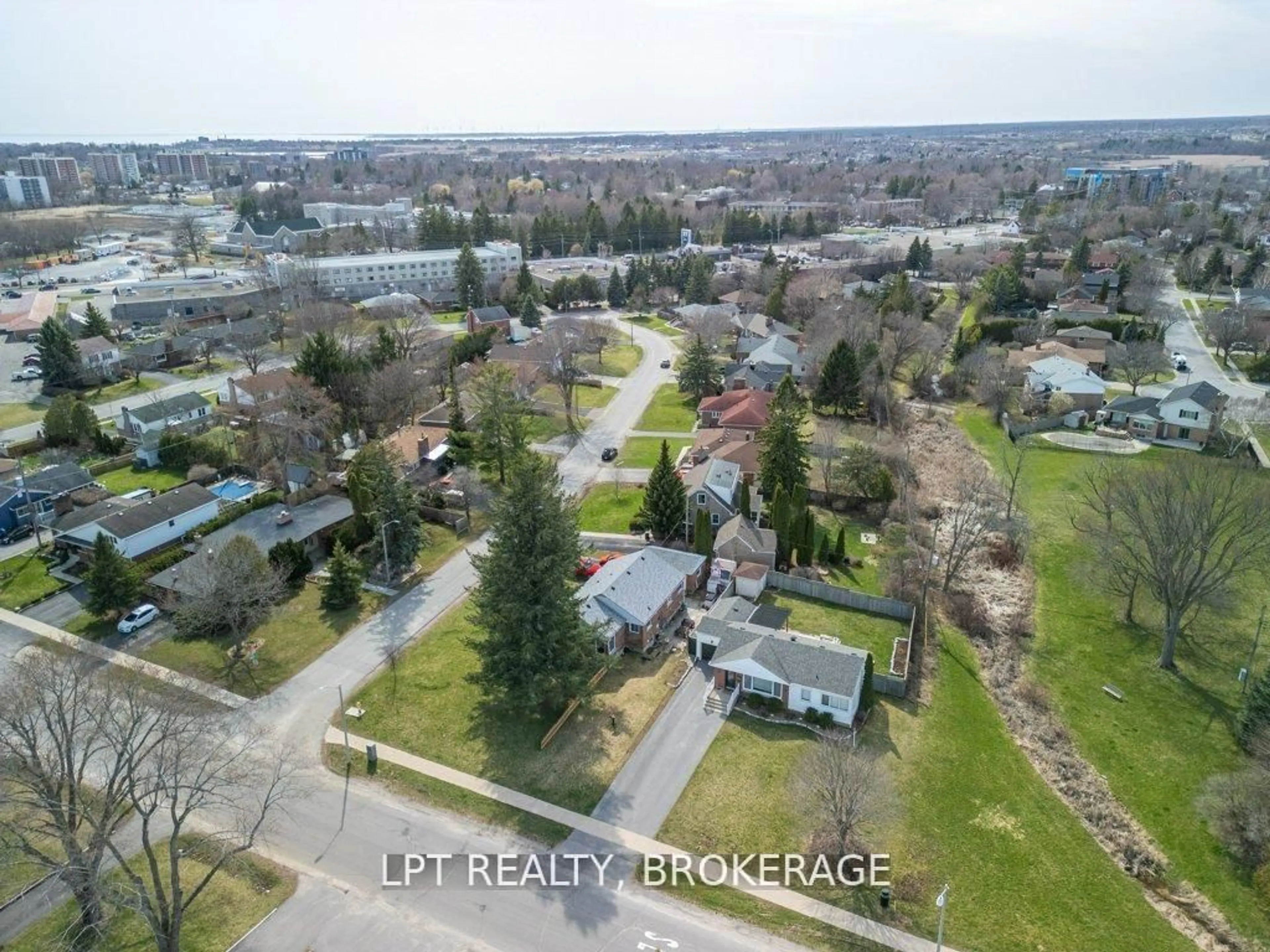 A pic from outside/outdoor area/front of a property/back of a property/a pic from drone, street for 9 Elizabeth Ave, Kingston Ontario K7M 3G9