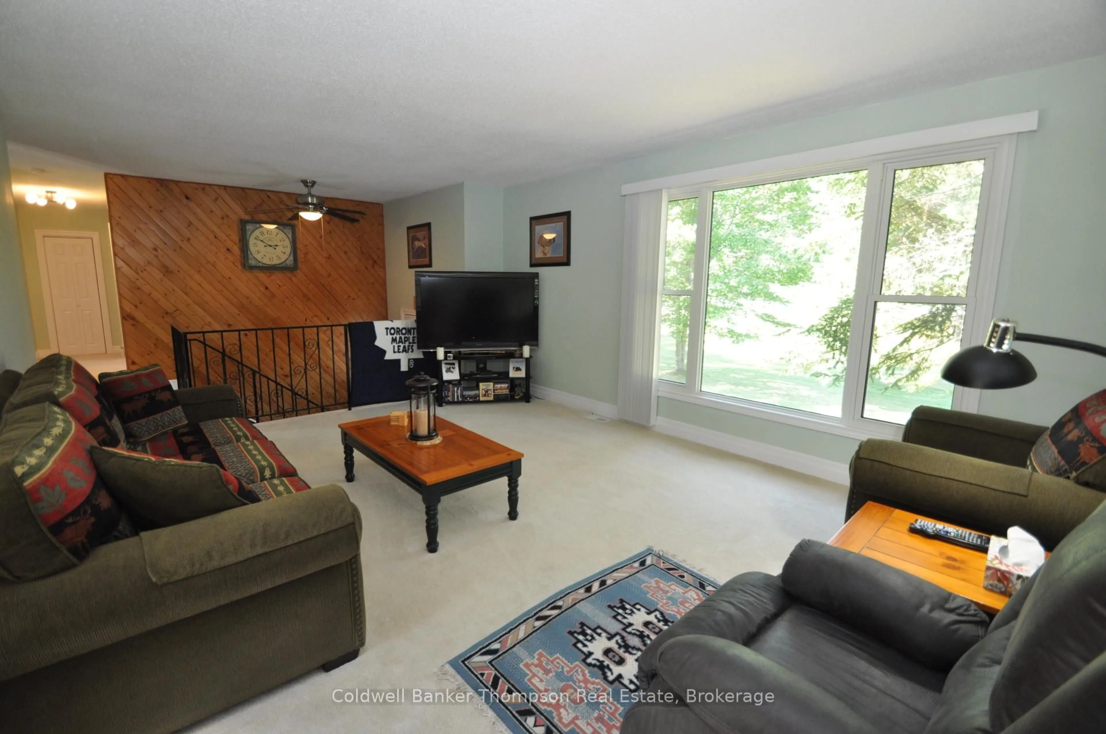 Living room with furniture, unknown for 1803 Ravenscliffe Rd, Huntsville Ontario P1H 2J2