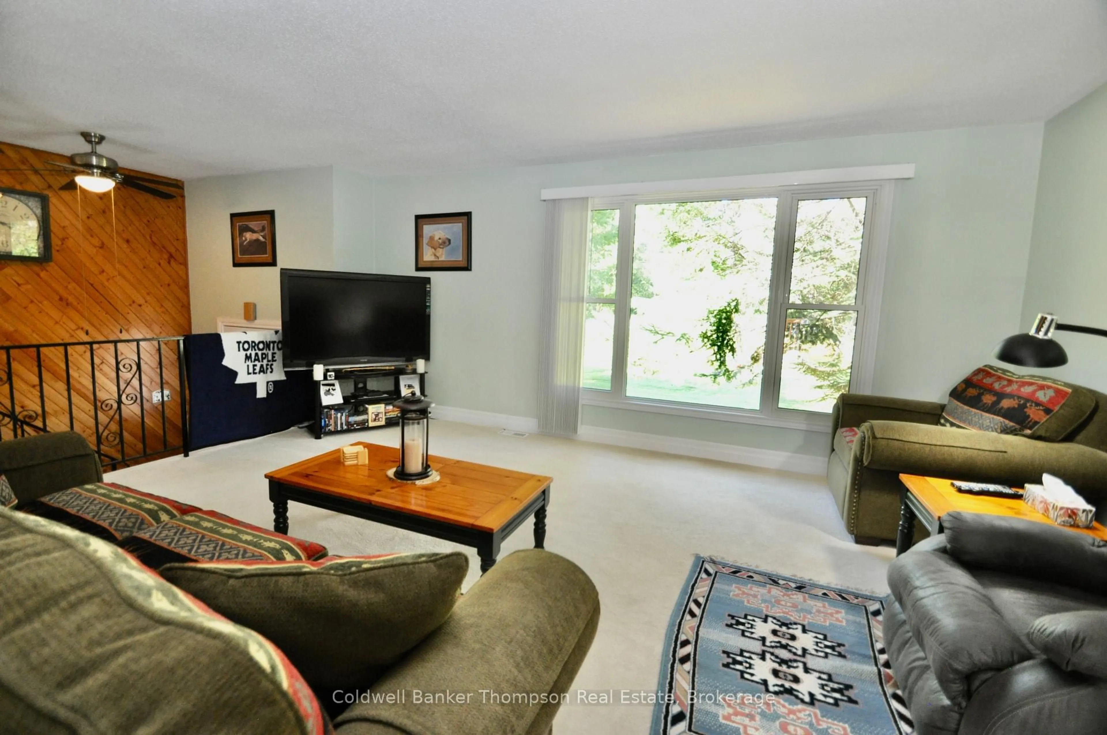 Living room with furniture, unknown for 1803 Ravenscliffe Rd, Huntsville Ontario P1H 2J2