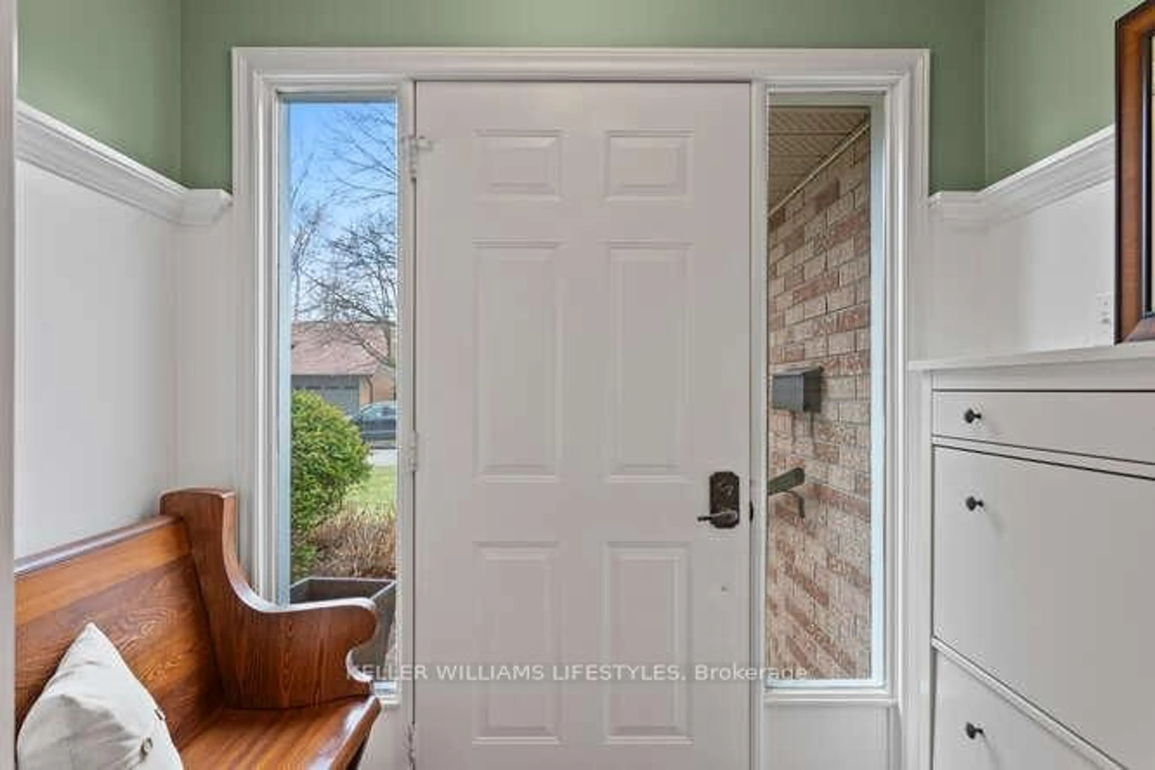 Indoor entryway for 31 Mountainview Cres, London South Ontario N6J 4M5