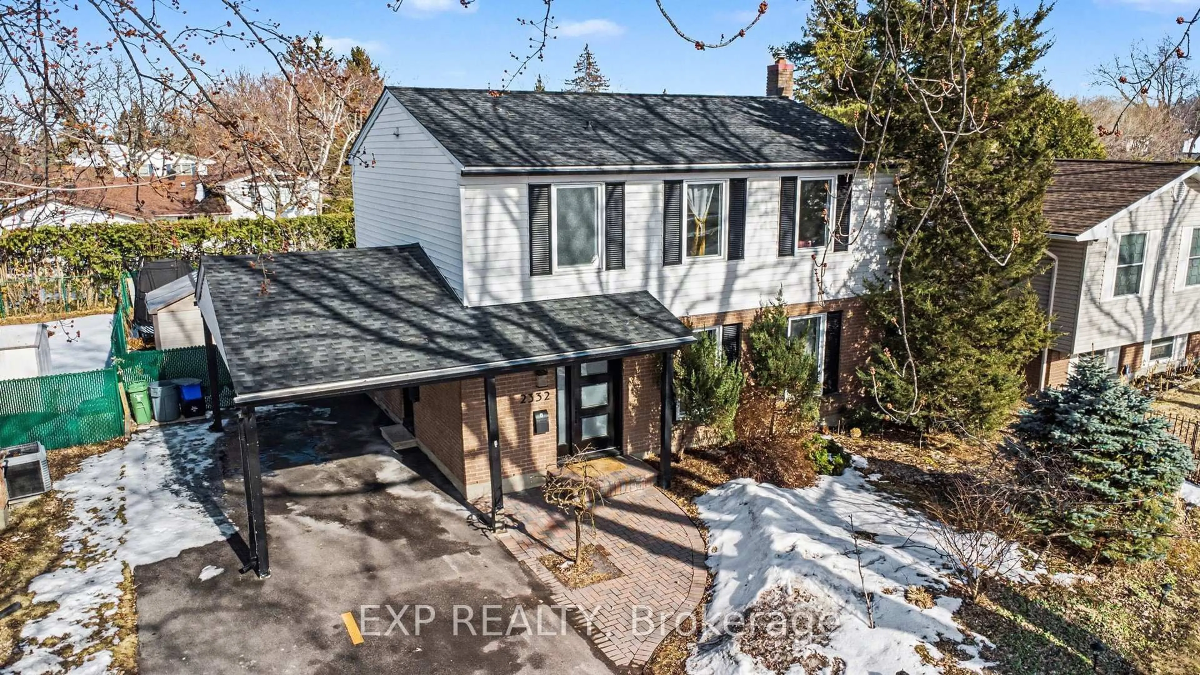 A pic from outside/outdoor area/front of a property/back of a property/a pic from drone, street for 2332 Ogilvie Rd, Ottawa Ontario K1J 7N6