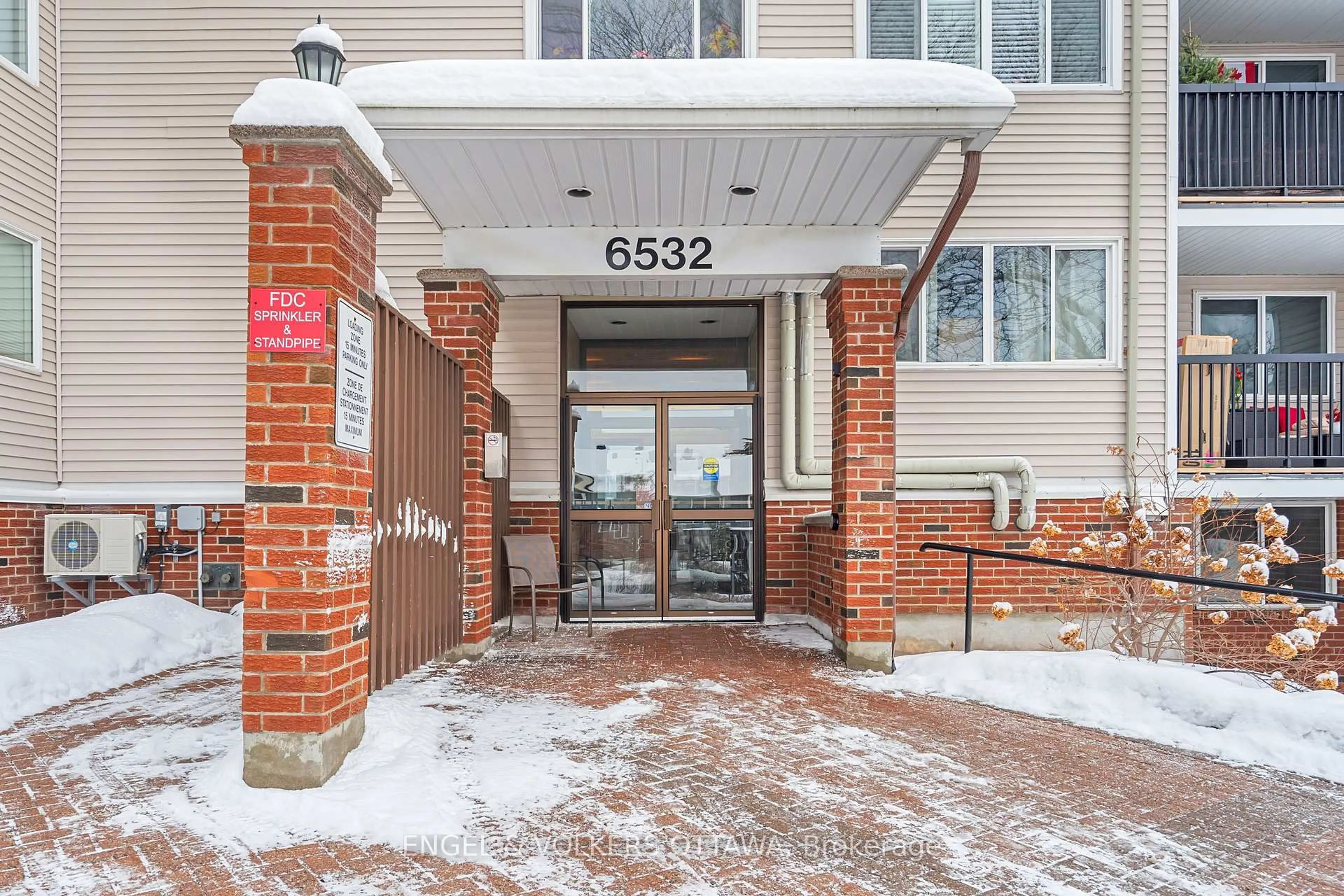 Indoor entryway for 6532 Bilberry Dr #109, Ottawa Ontario K1C 4N9