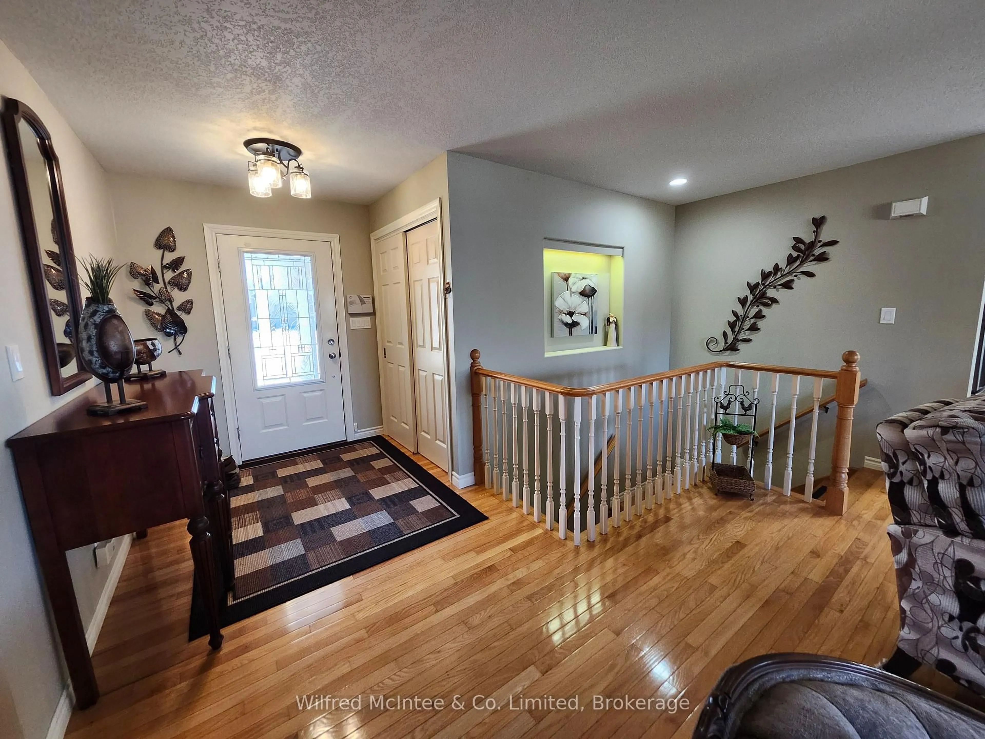 Indoor entryway for 230 4TH STREET Cres, Hanover Ontario N4N 3S2