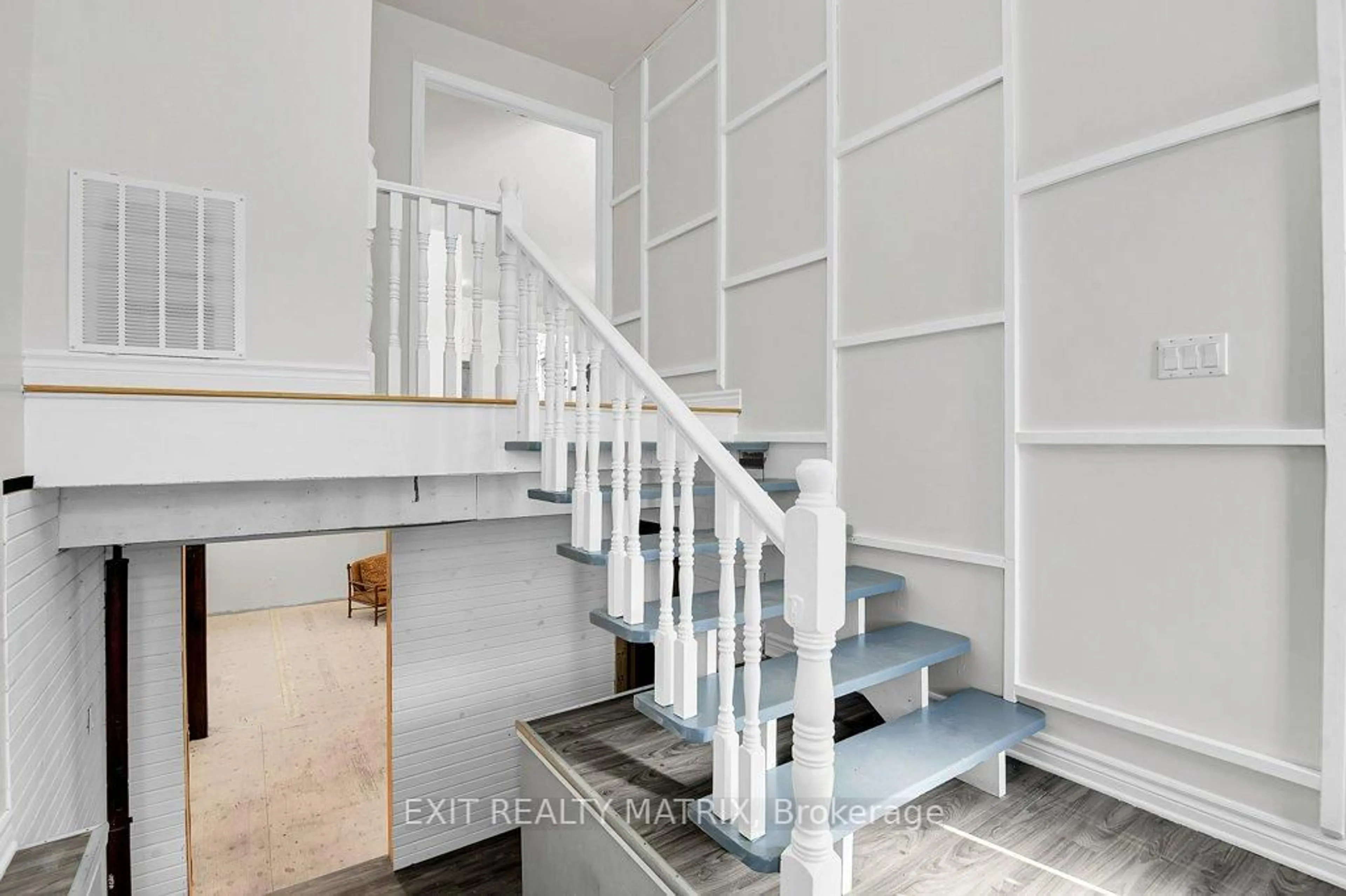 Stairs for 2750 Eldo St, Metcalfe Ontario K0A 2P0