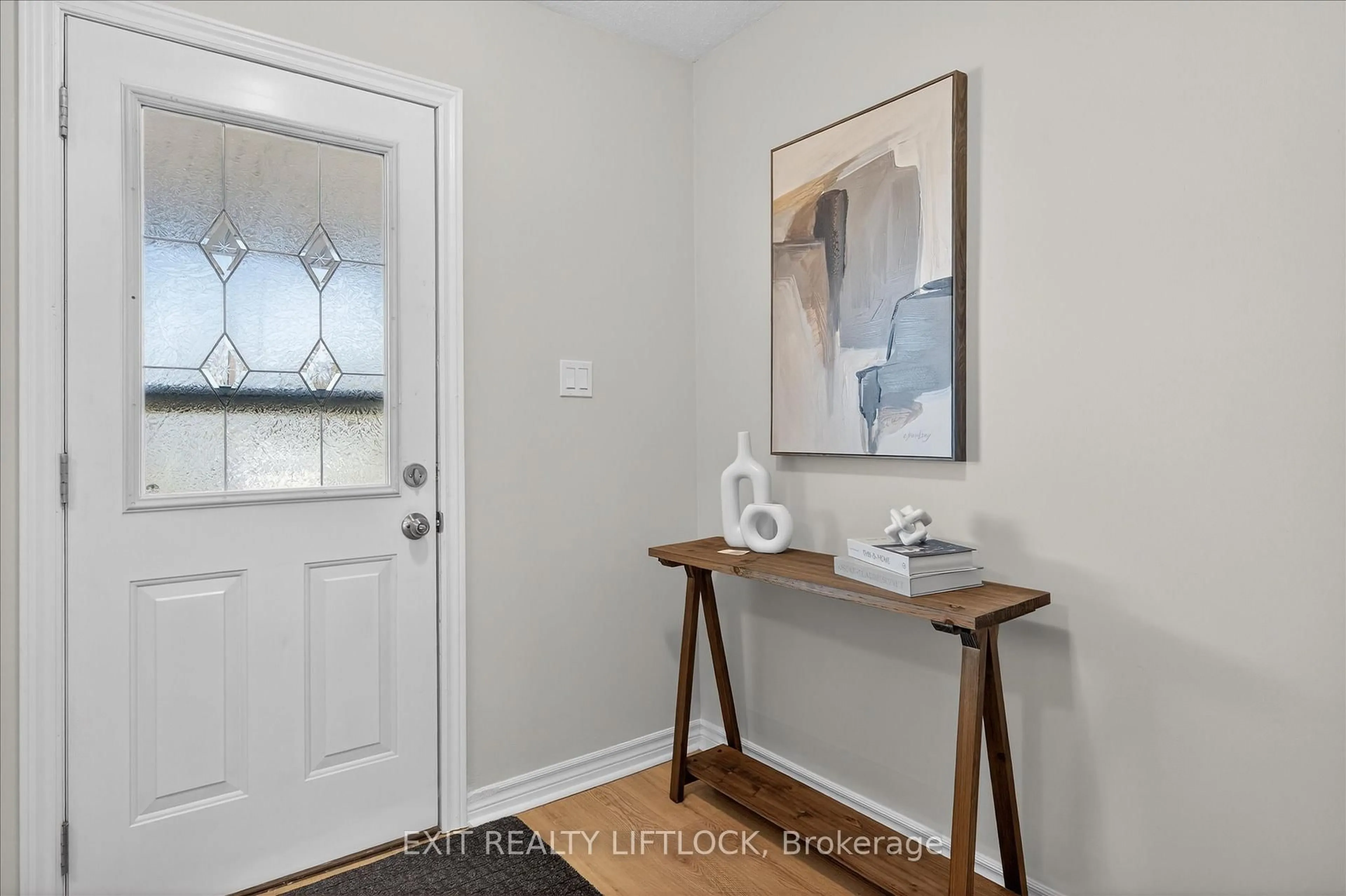 Indoor entryway for 996 Sydenham Rd #28, Peterborough Ontario K9J 7V7