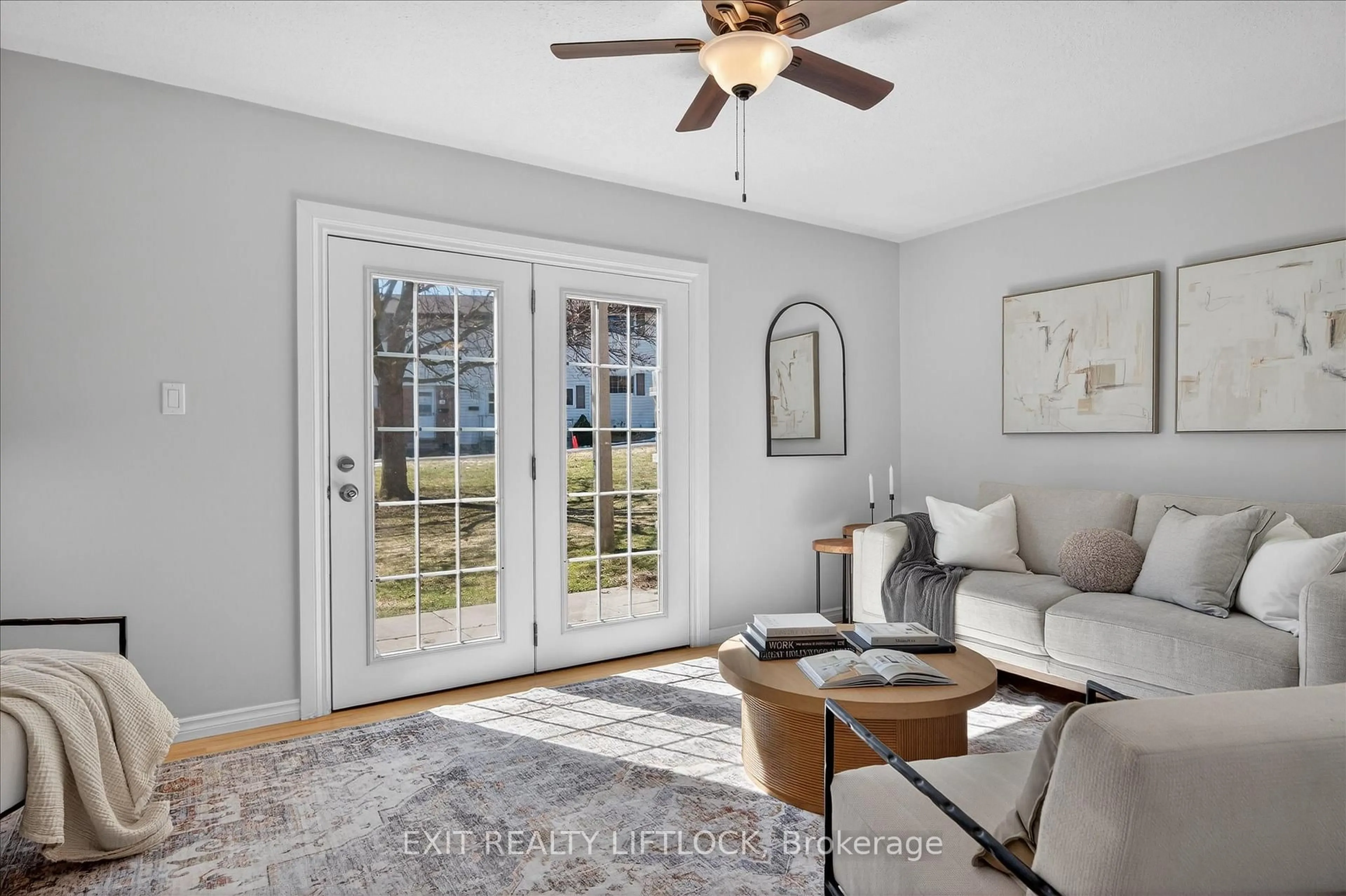 Indoor entryway for 996 Sydenham Rd #28, Peterborough Ontario K9J 7V7