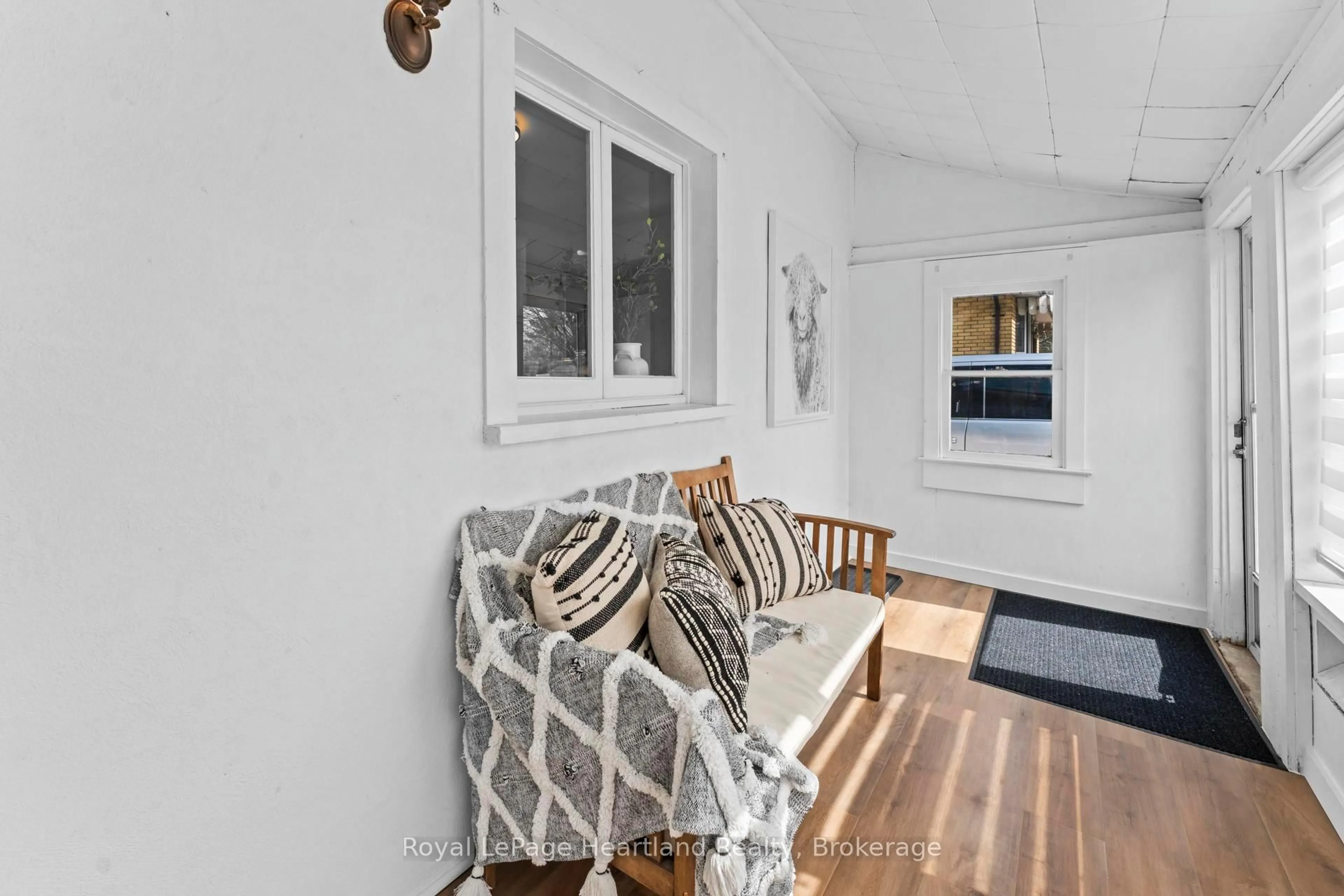 Indoor entryway for 171 Huron Rd, Goderich Ontario N7A 2Z7