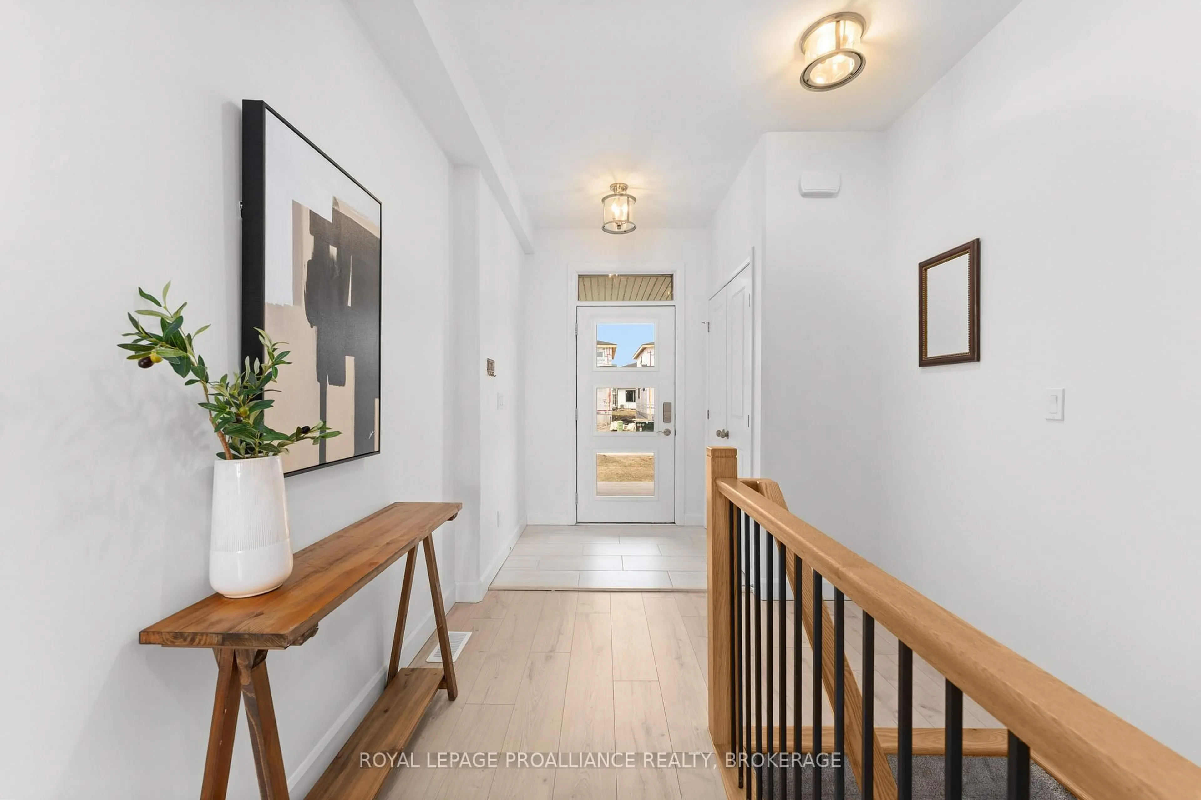 Indoor entryway for 223 Superior Dr, Loyalist Ontario K7N 0E3