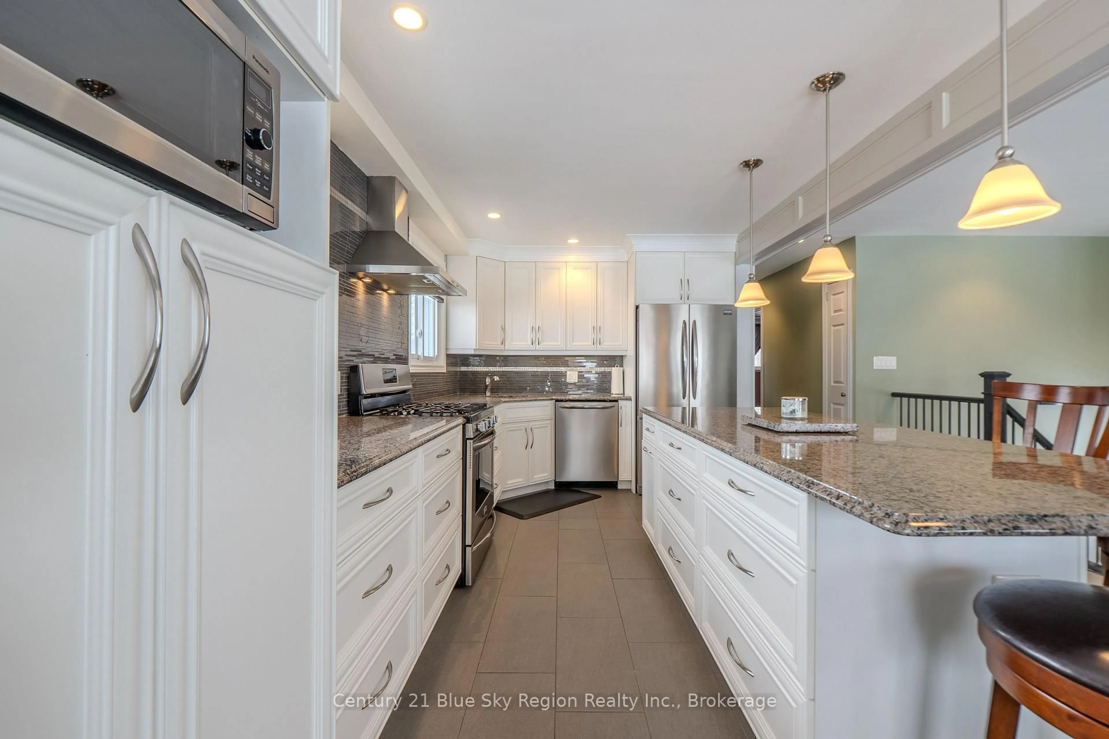 Contemporary kitchen, ceramic/tile floor for 5 Knox Crt, North Bay Ontario P1A 2P6
